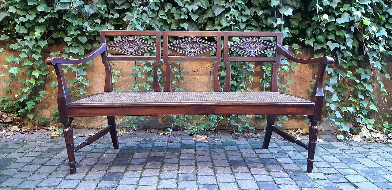 Walnut sofa with rosettes, late 18th century 7