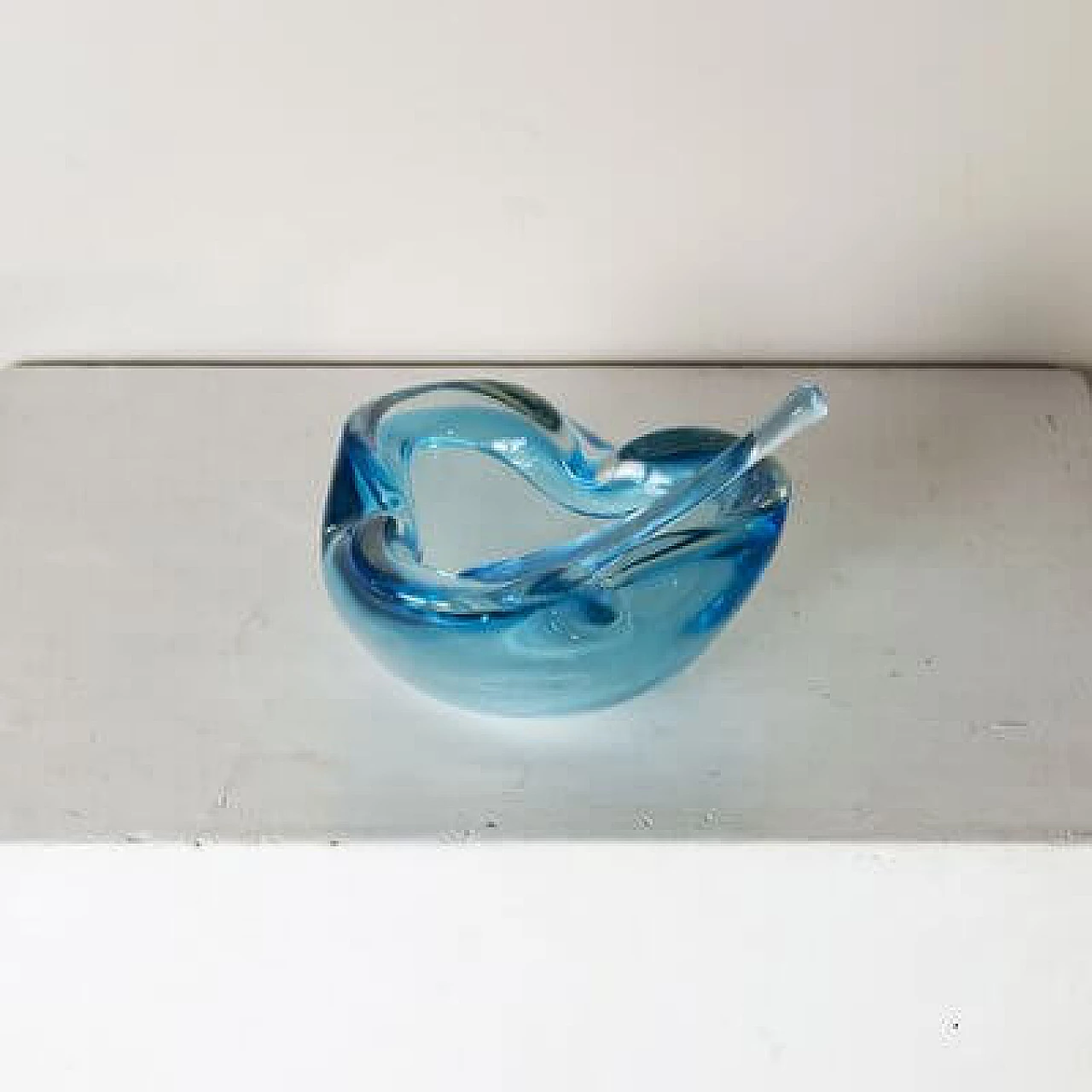 Pear ashtray with transparent triangular base, 1960s 1