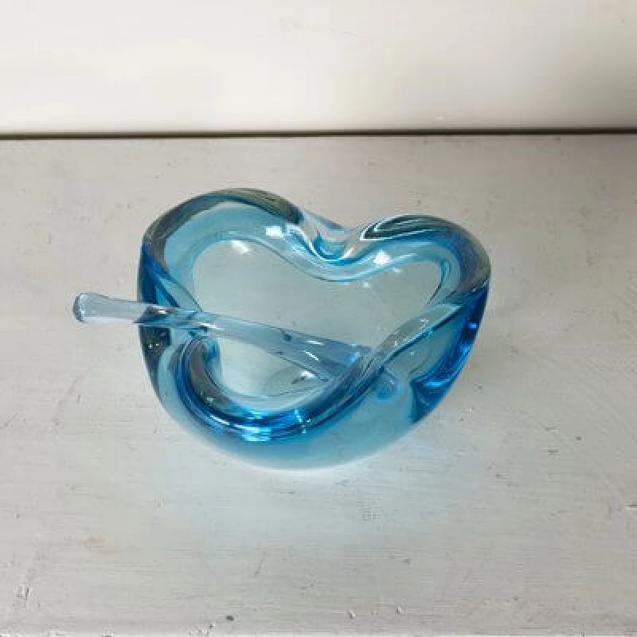 Pear ashtray with transparent triangular base, 1960s 4