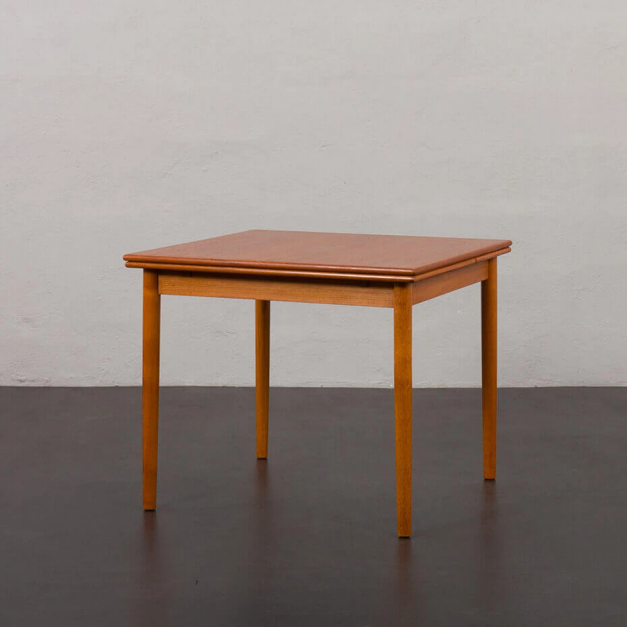 Tavolo quadrato allungabile danese in teak di AR, anni '60 1