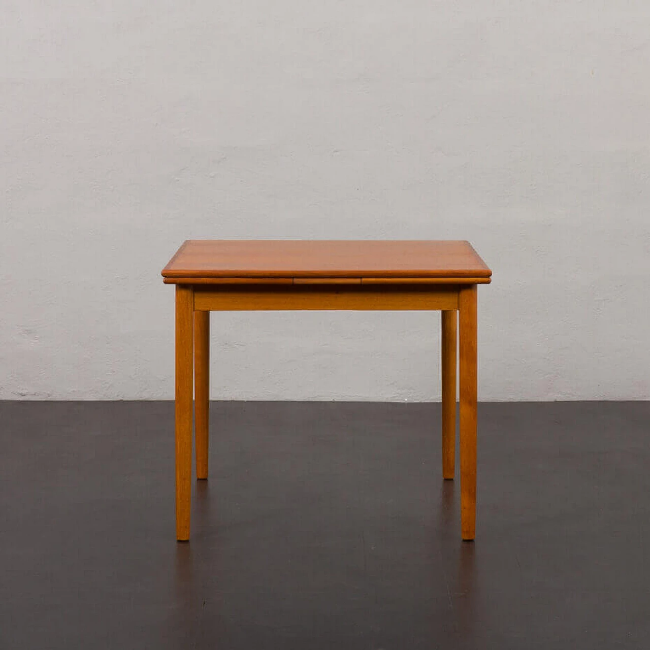 Tavolo quadrato allungabile danese in teak di AR, anni '60 2