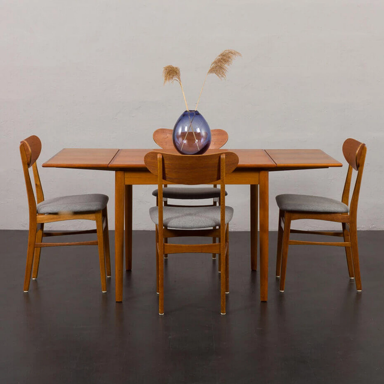 Tavolo quadrato allungabile danese in teak di AR, anni '60 4