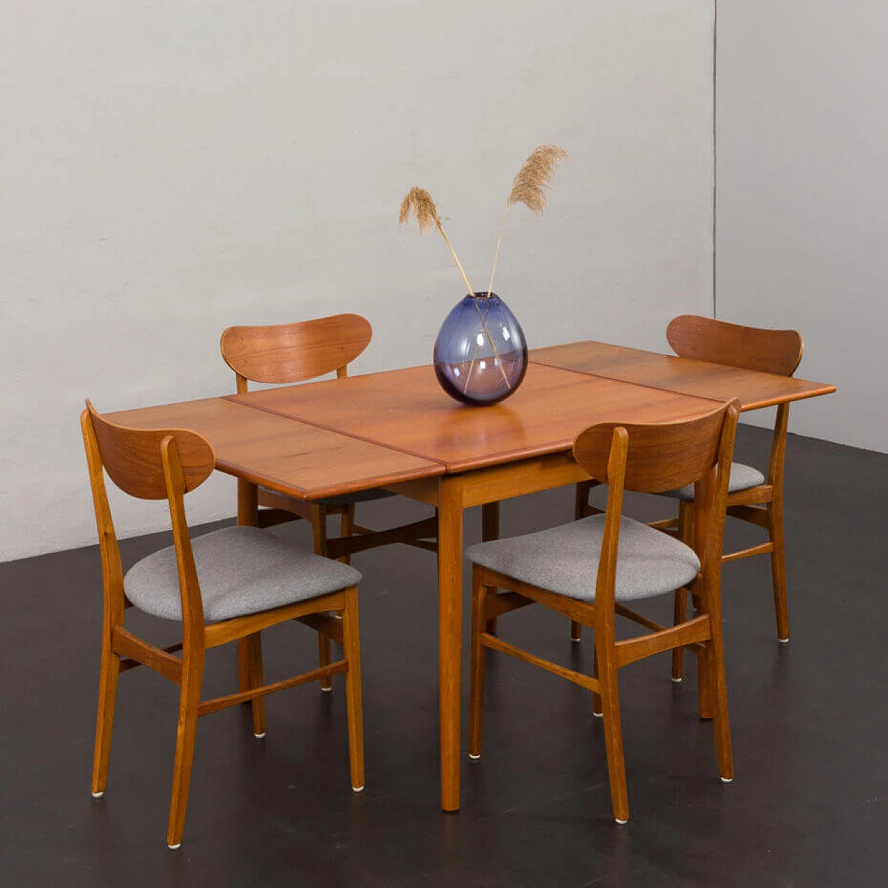 Tavolo quadrato allungabile danese in teak di AR, anni '60 5