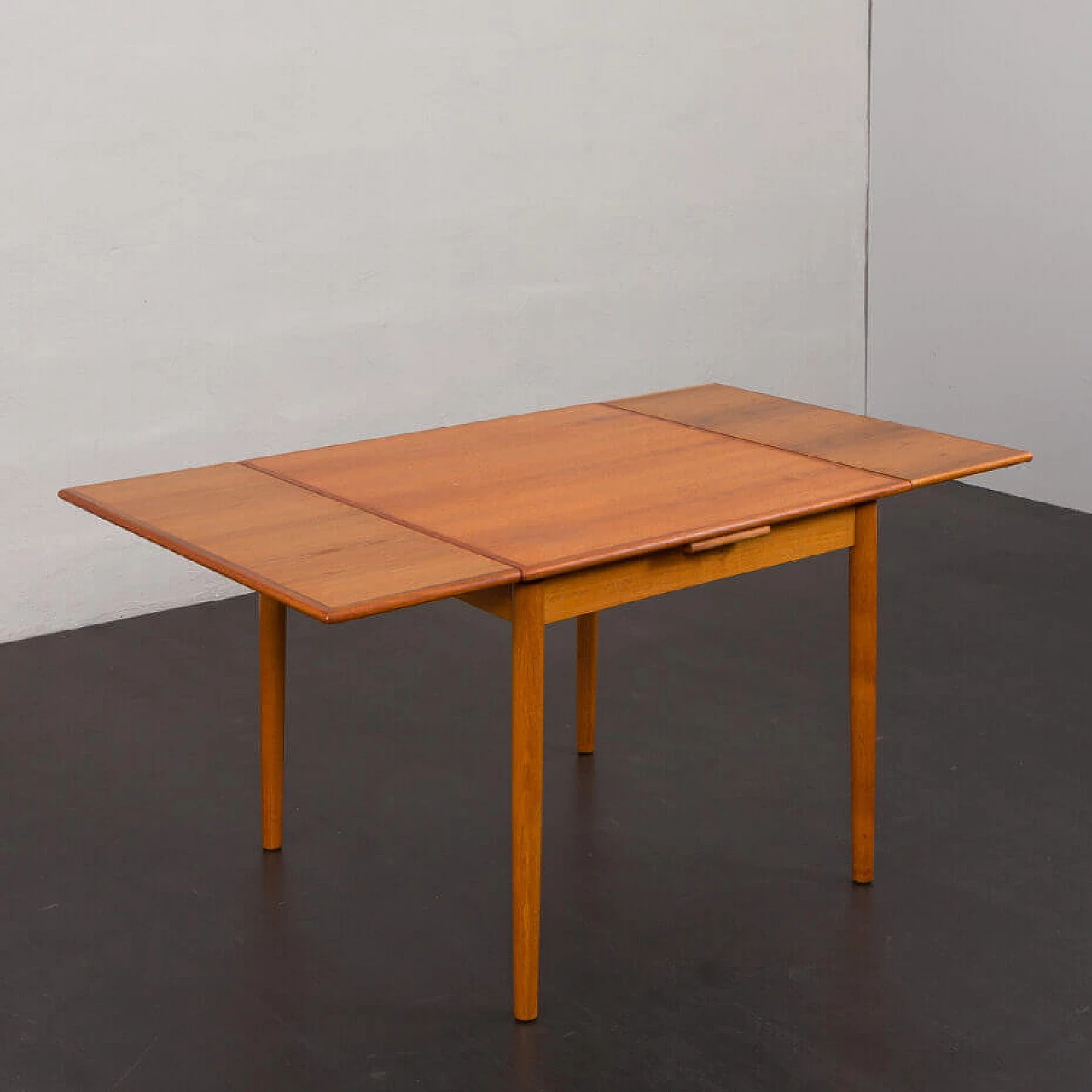 Tavolo quadrato allungabile danese in teak di AR, anni '60 7