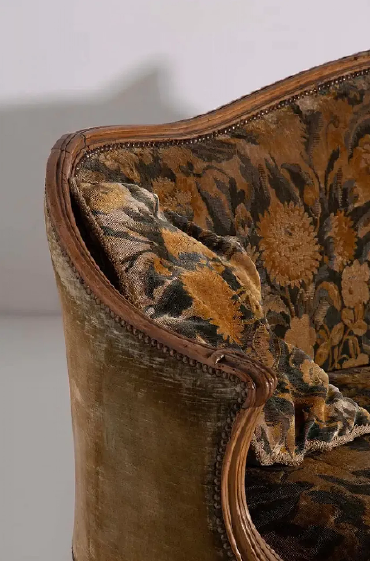 Majestic sofa with floral fabric, early 20th century 8