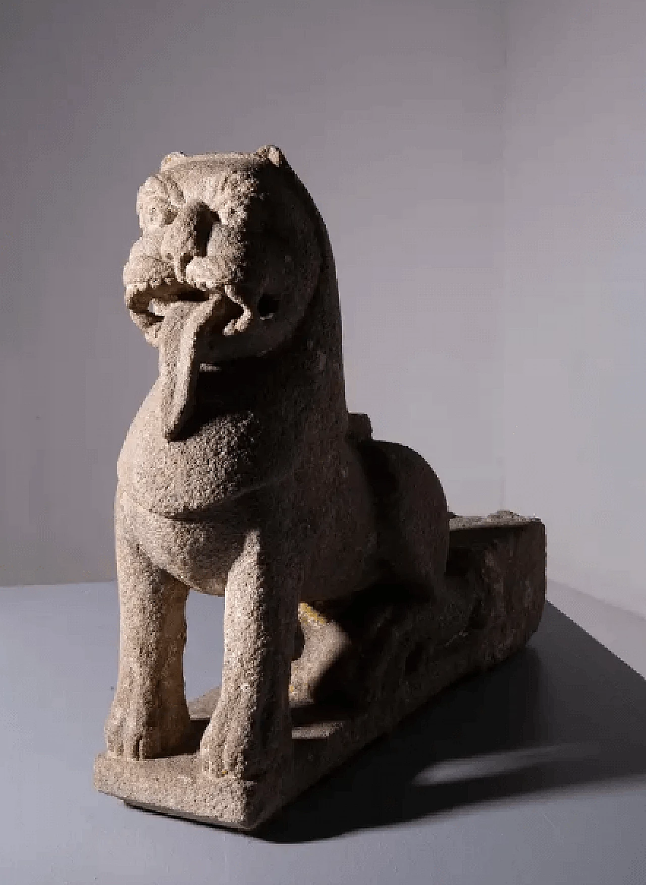 Chinese lion sculpture in stone, 14th century 3