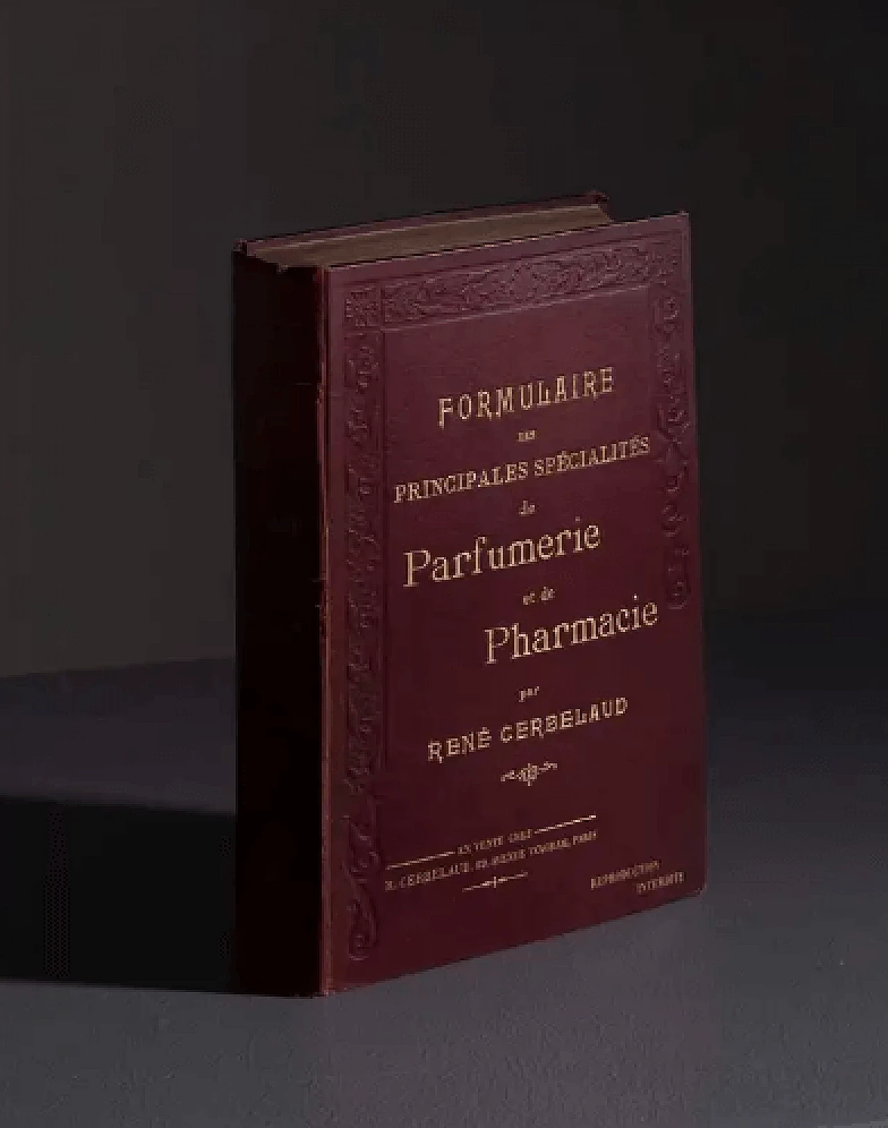 Perfumery and pharmacy book by René Cerbelaud, early 20th century 3
