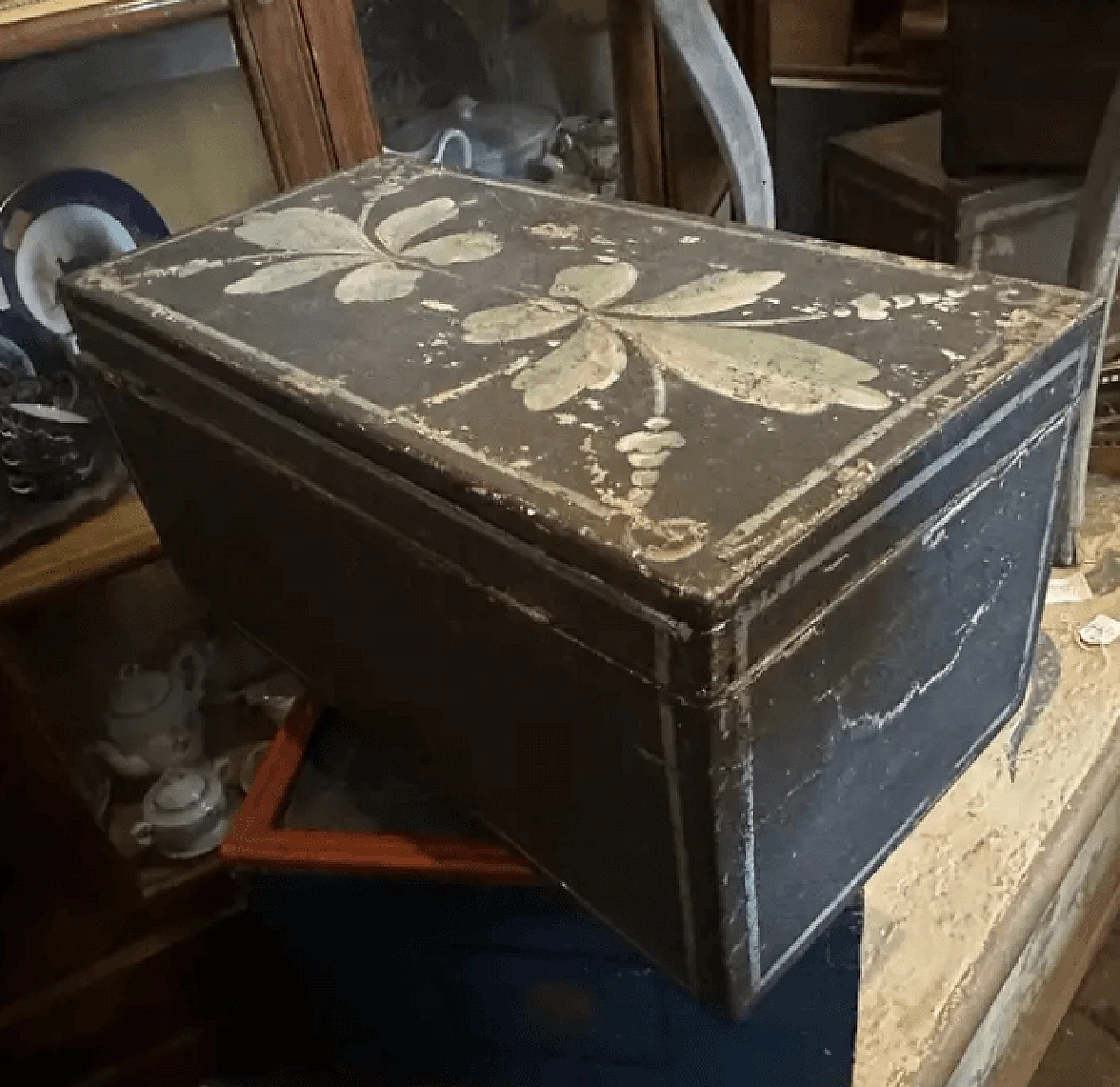 Sicilian brown and green lacquered wooden box Louis Philippe, 19th century 5