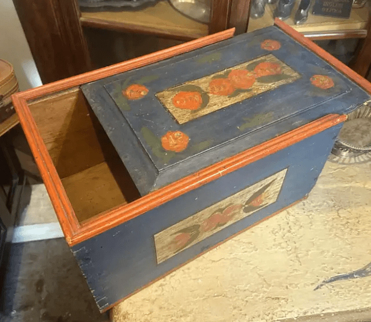 Scatola siciliana Louis Philippe in legno laccato rosso e blu, '800 7