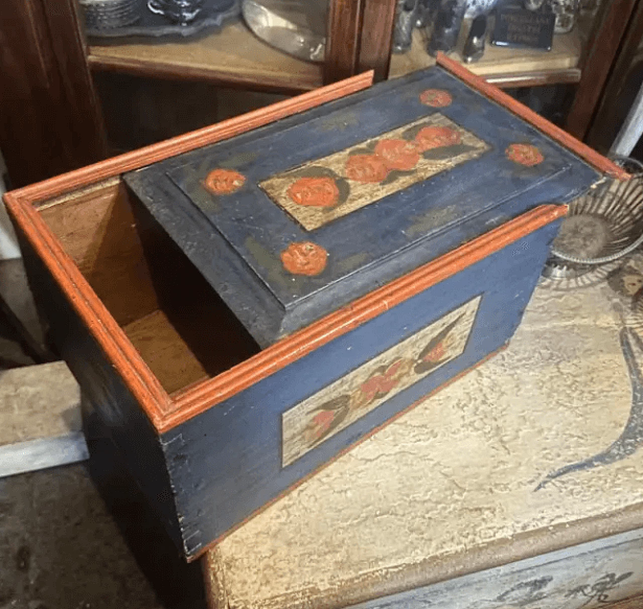 Louis Philippe Sicilian box in red and blue lacquered wood, 19th century 8