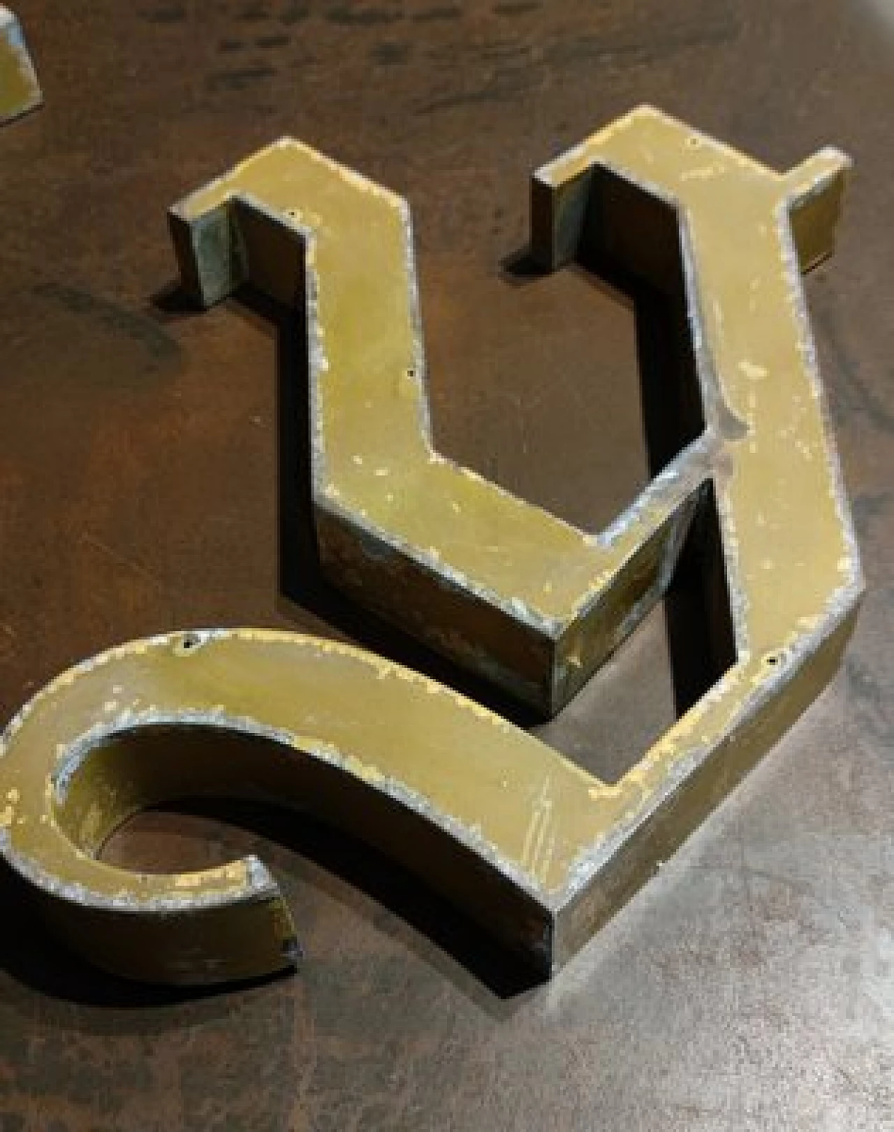 Pair of brass M and Y letters, 1920s 2