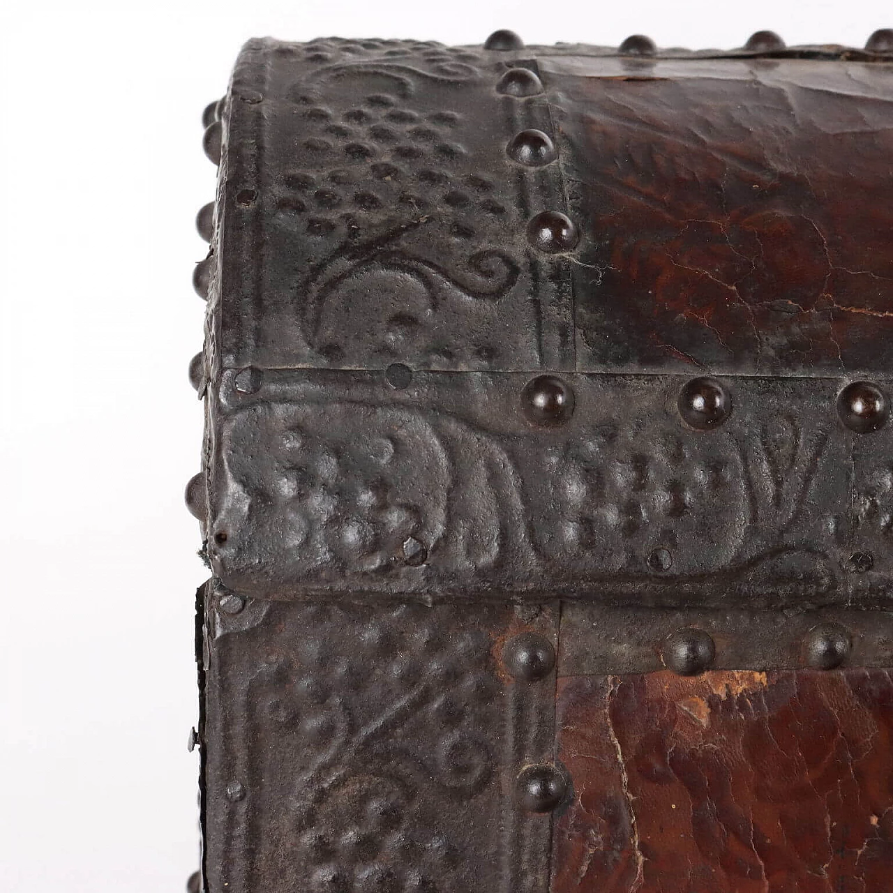 Wooden travel case lined with iron foil strips, mid-17th century 3