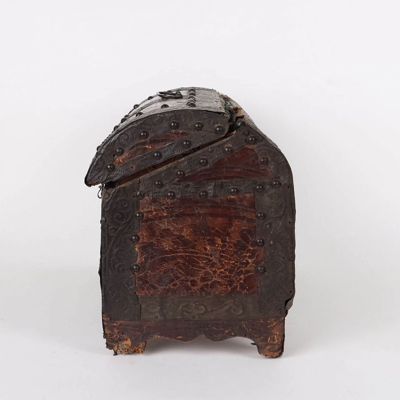 Wooden travel case lined with iron foil strips, mid-17th century 9