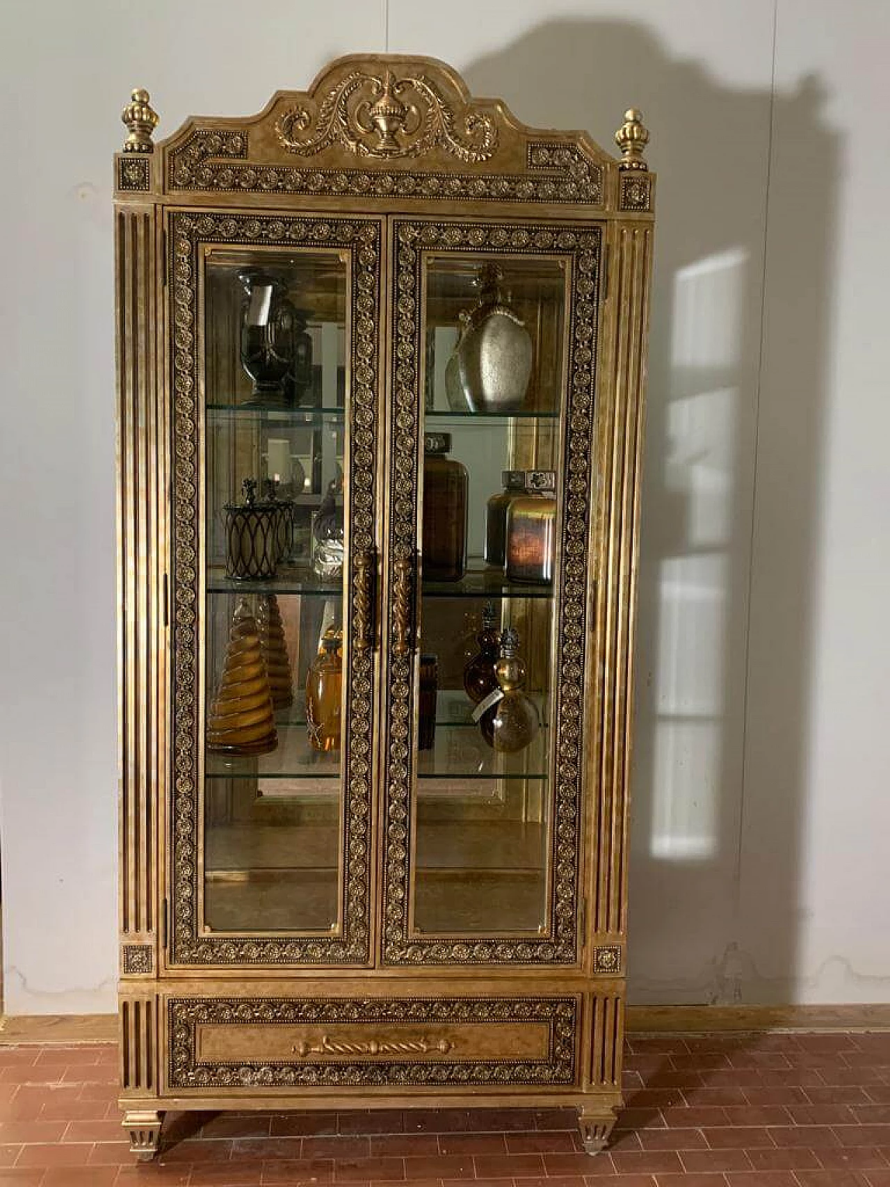 Louis XVI style gold-finished display case by Lam Lee Group, 1990s 1