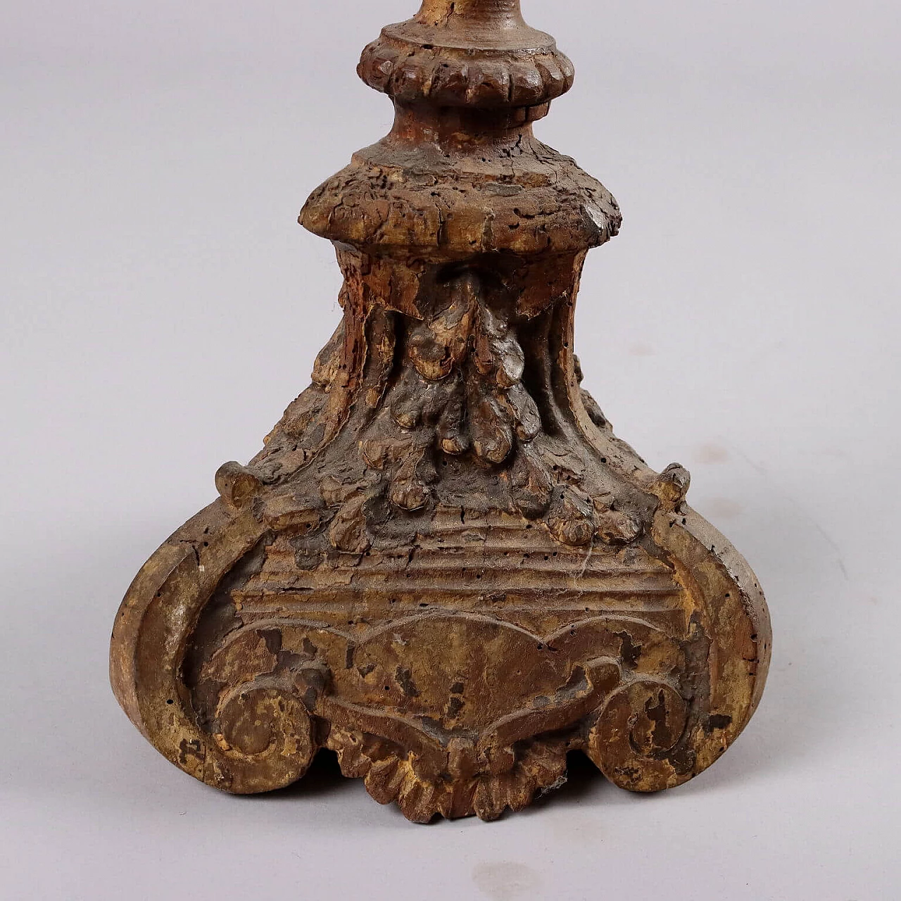 Pair of Neoclassical carved and lacquered wood torch holders, late 18th century 8