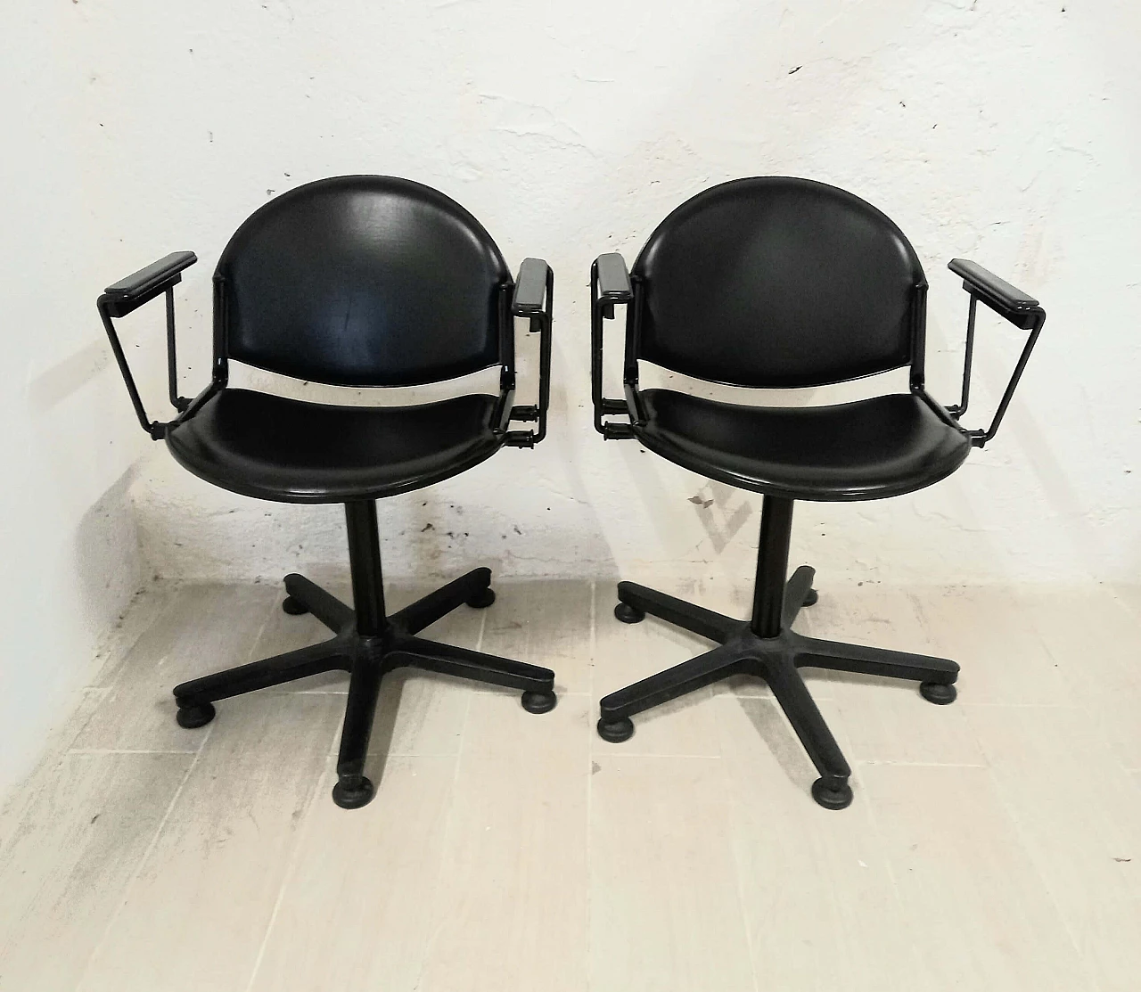 Pair of office armchairs by Lucci and Orlandini for Lamm, 1990s 1