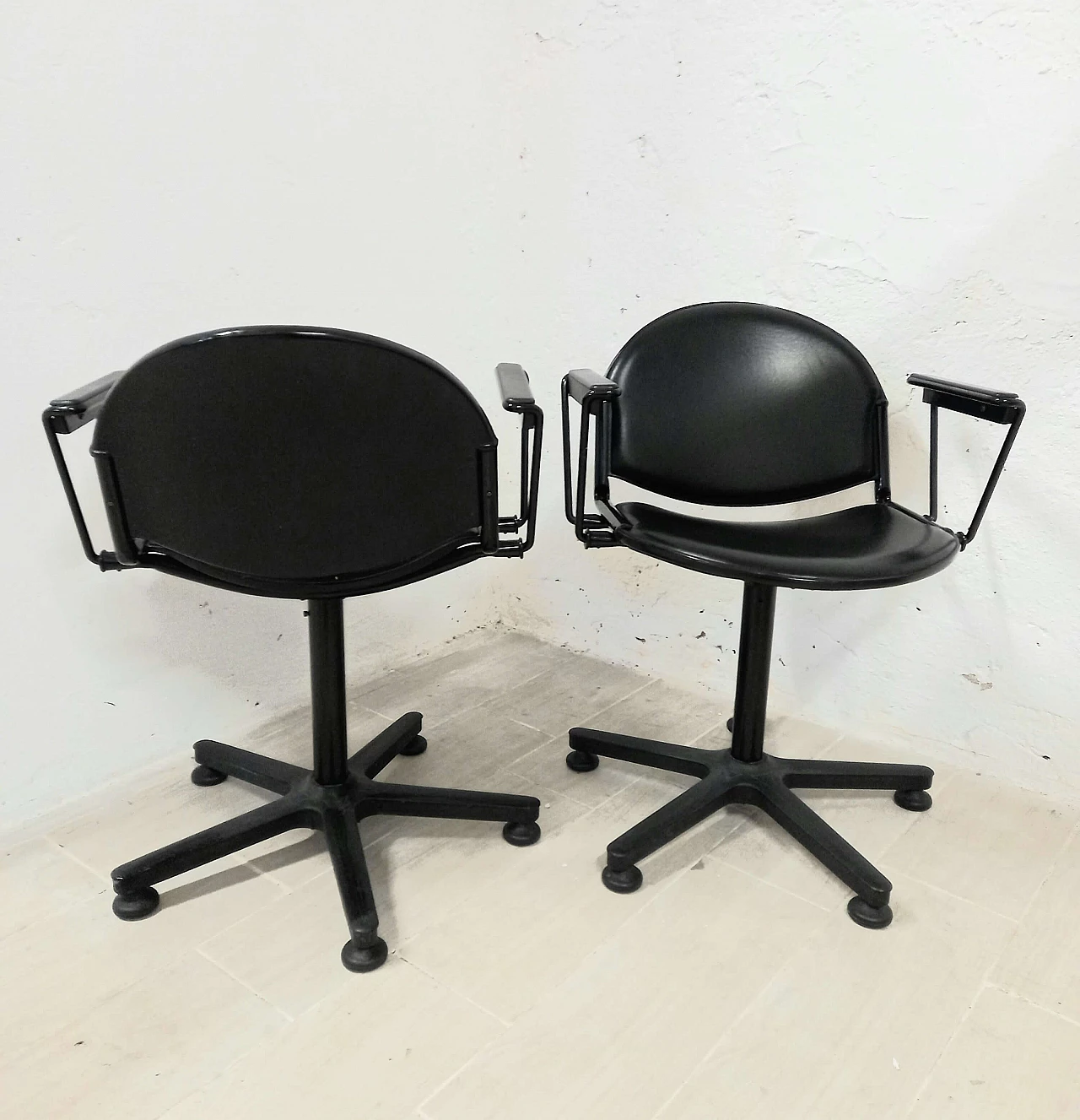 Pair of office armchairs by Lucci and Orlandini for Lamm, 1990s 4
