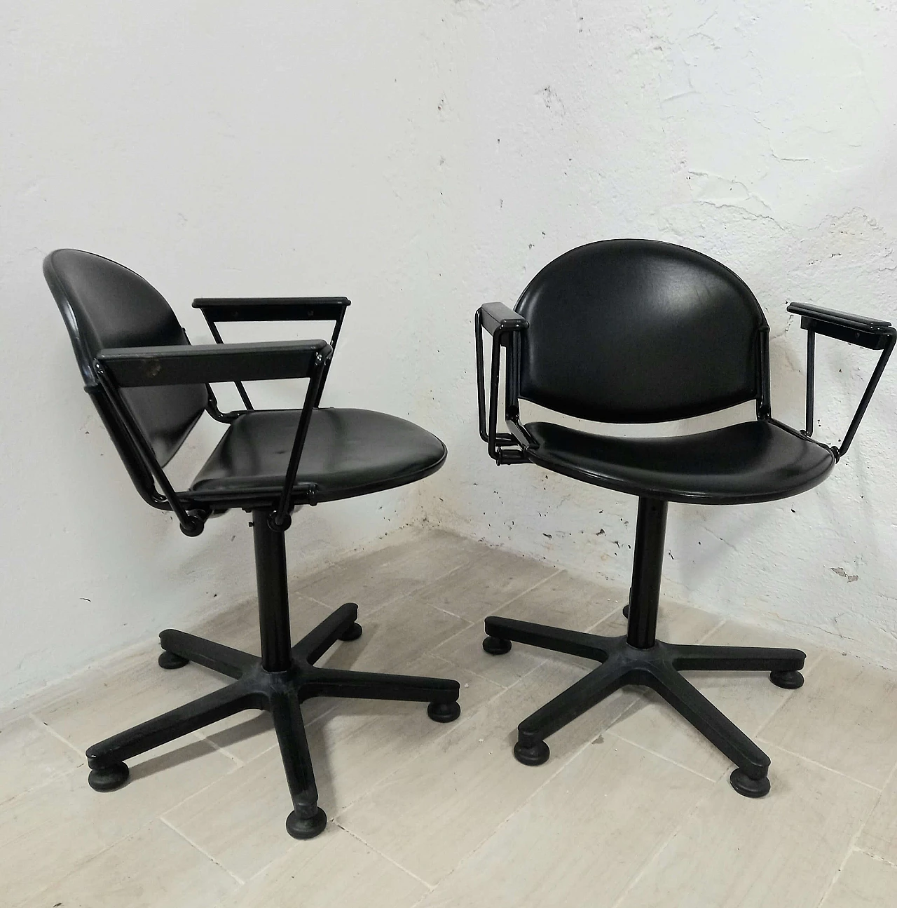 Pair of office armchairs by Lucci and Orlandini for Lamm, 1990s 5