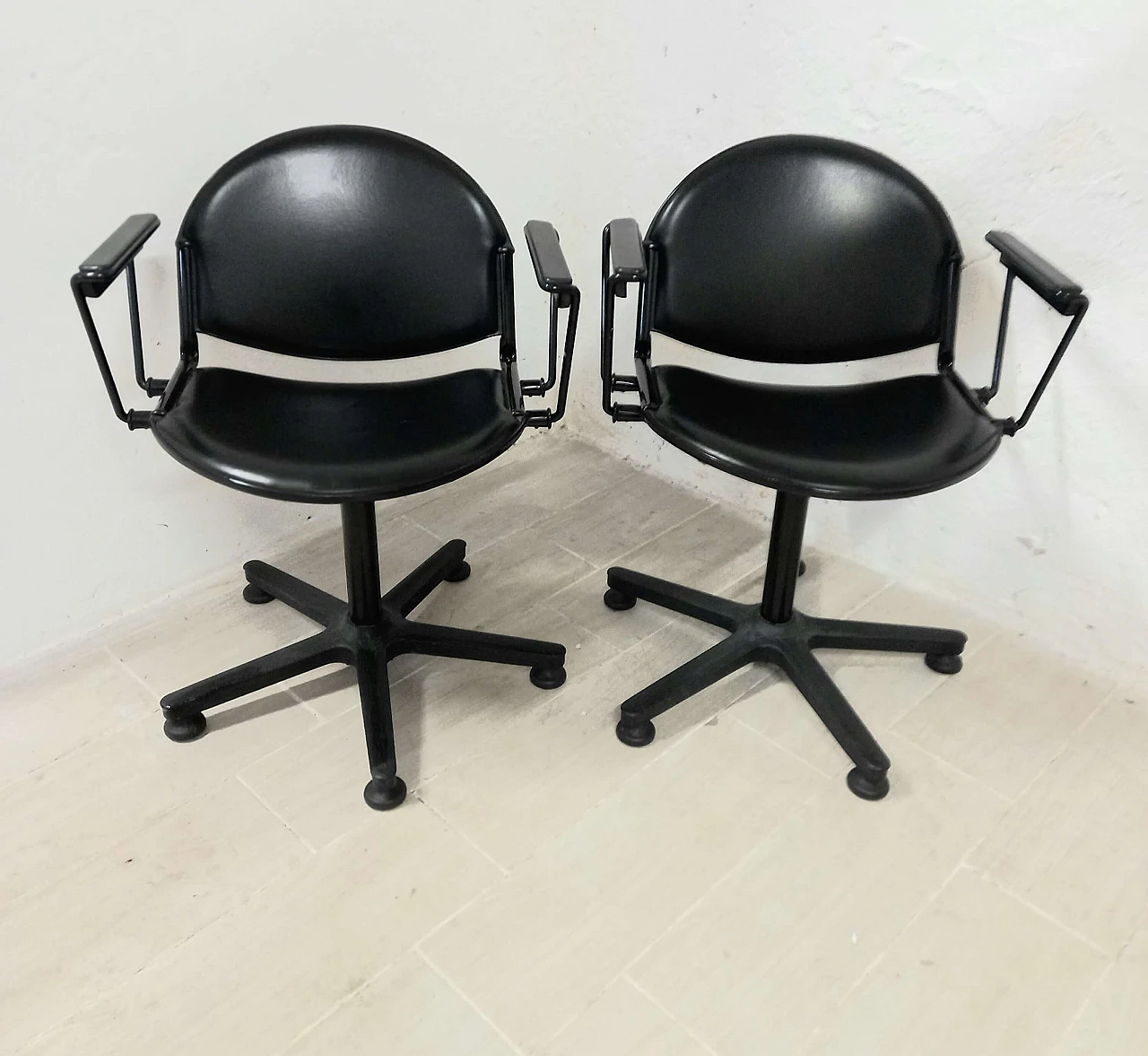 Pair of office armchairs by Lucci and Orlandini for Lamm, 1990s 6