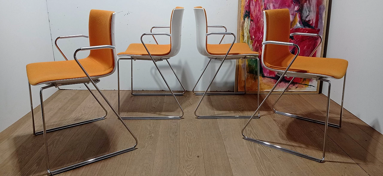 4 Sedia Catifa 46 con braccioli in tessuto Kvard arancio di Studio LAM per Arper 3