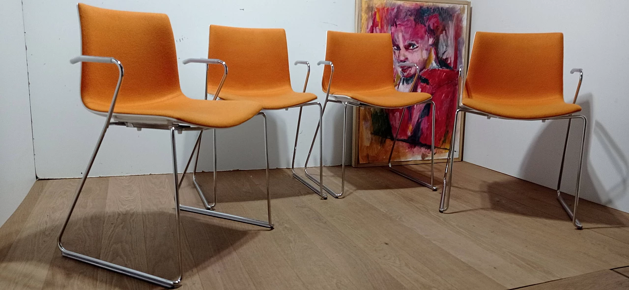 4 Sedia Catifa 46 con braccioli in tessuto Kvard arancio di Studio LAM per Arper 7