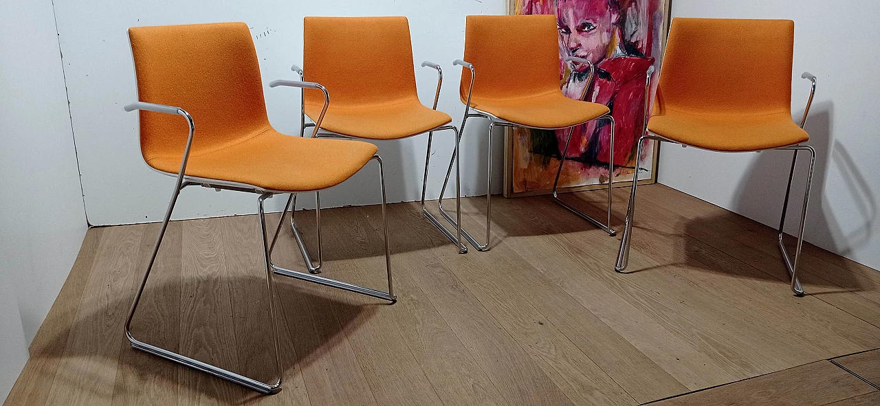 4 Sedia Catifa 46 con braccioli in tessuto Kvard arancio di Studio LAM per Arper 8