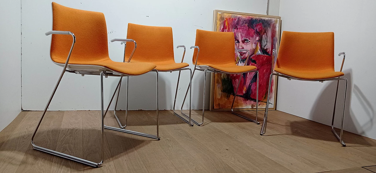 4 Sedia Catifa 46 con braccioli in tessuto Kvard arancio di Studio LAM per Arper 9