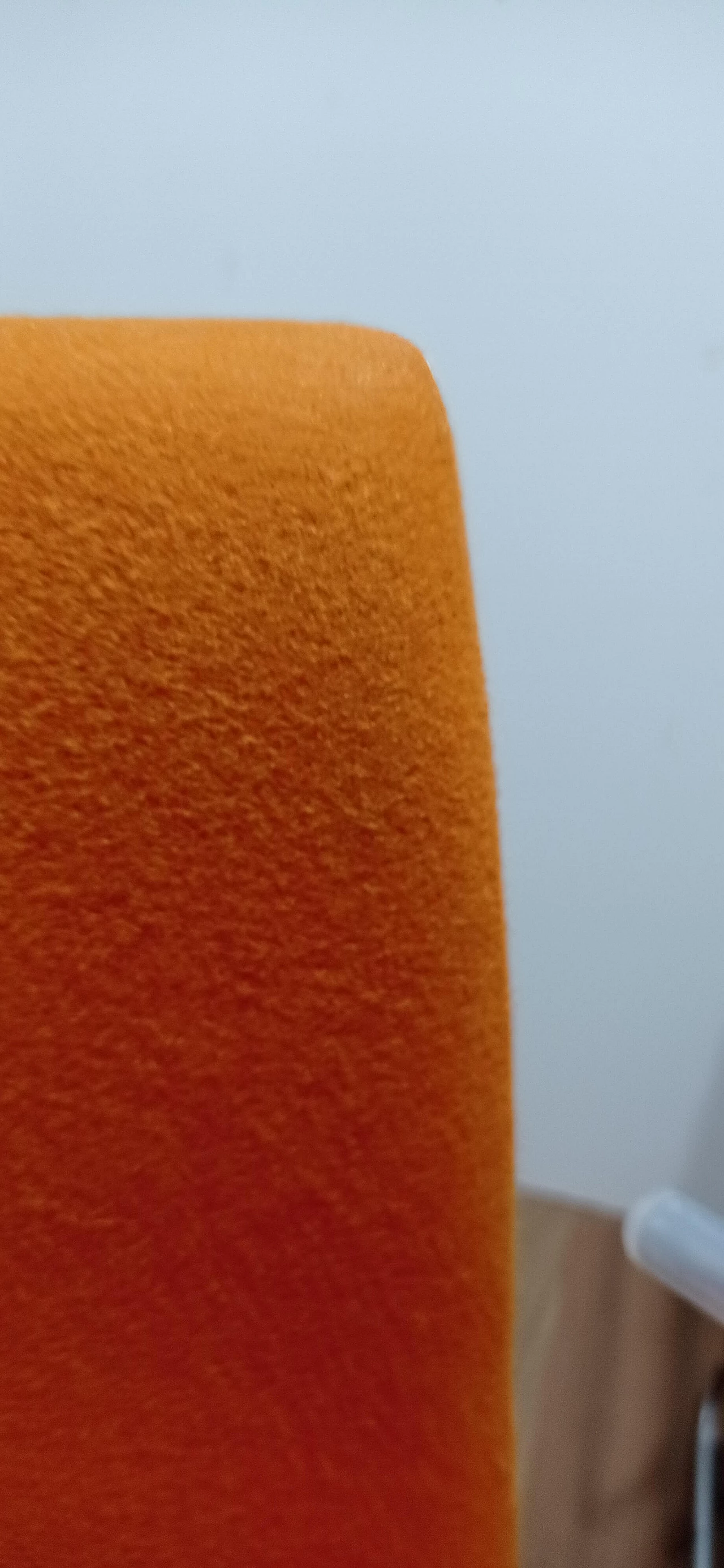 4 Sedia Catifa 46 con braccioli in tessuto Kvard arancio di Studio LAM per Arper 21