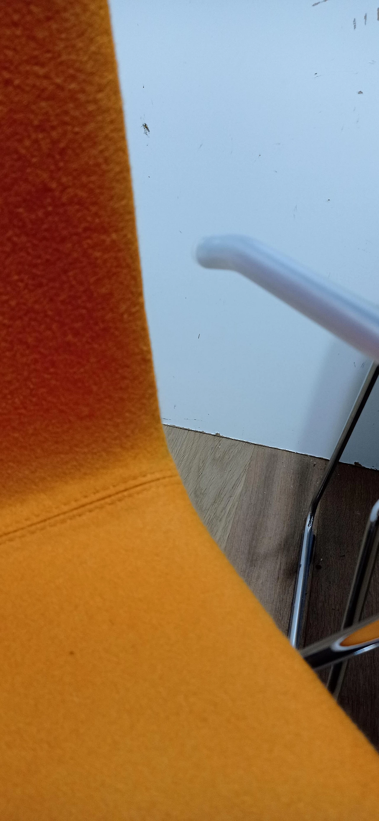 4 Sedia Catifa 46 con braccioli in tessuto Kvard arancio di Studio LAM per Arper 22