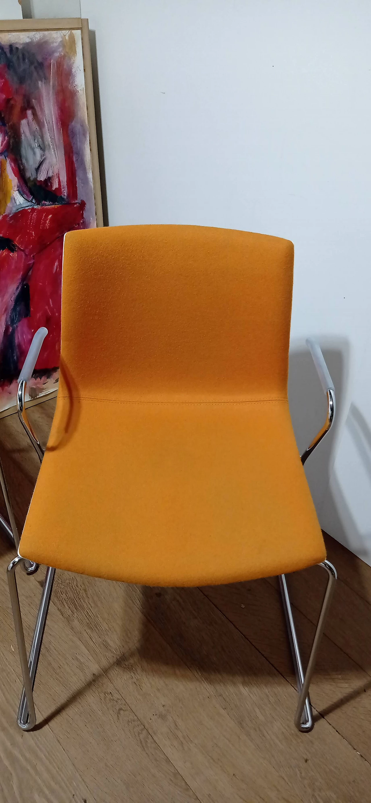 4 Sedia Catifa 46 con braccioli in tessuto Kvard arancio di Studio LAM per Arper 36