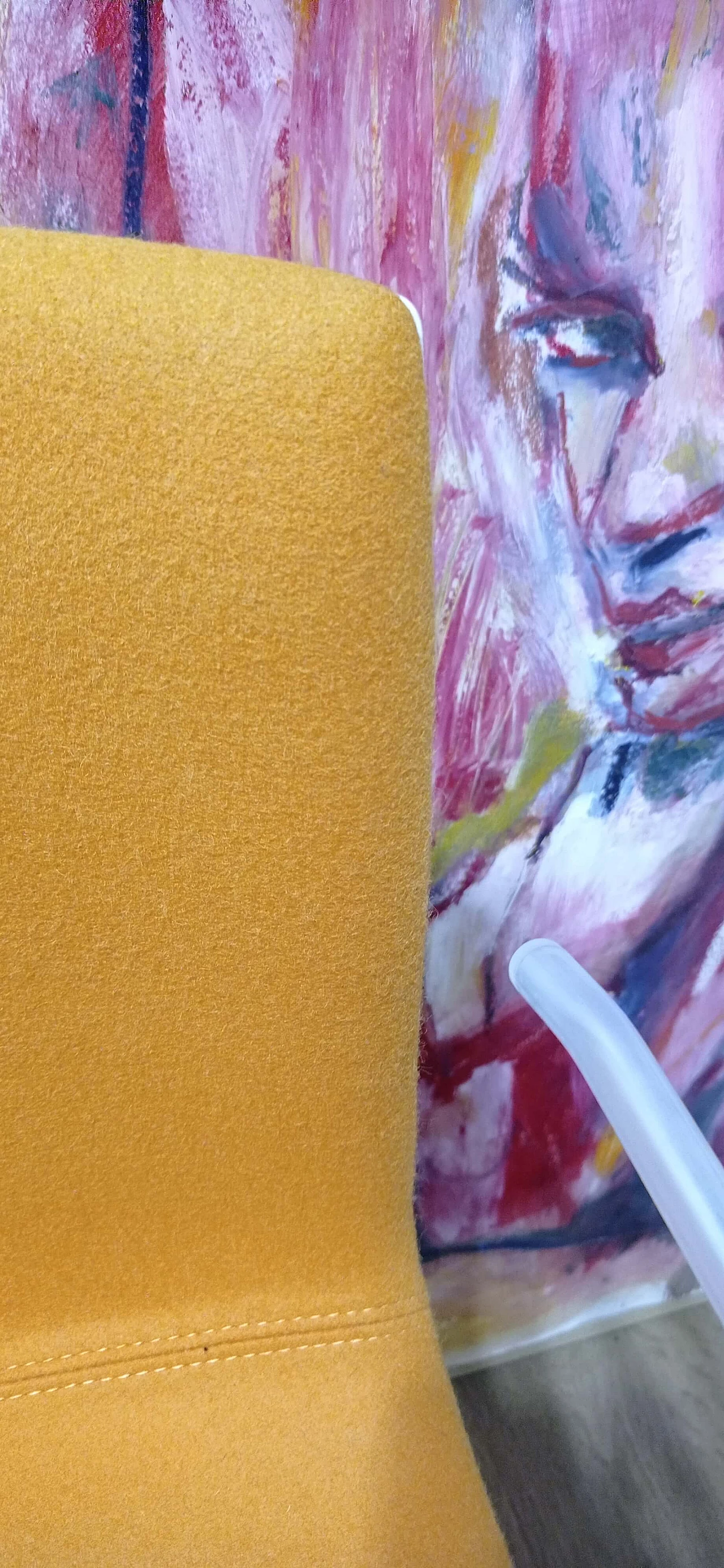 4 Sedia Catifa 46 con braccioli in tessuto Kvard arancio di Studio LAM per Arper 40