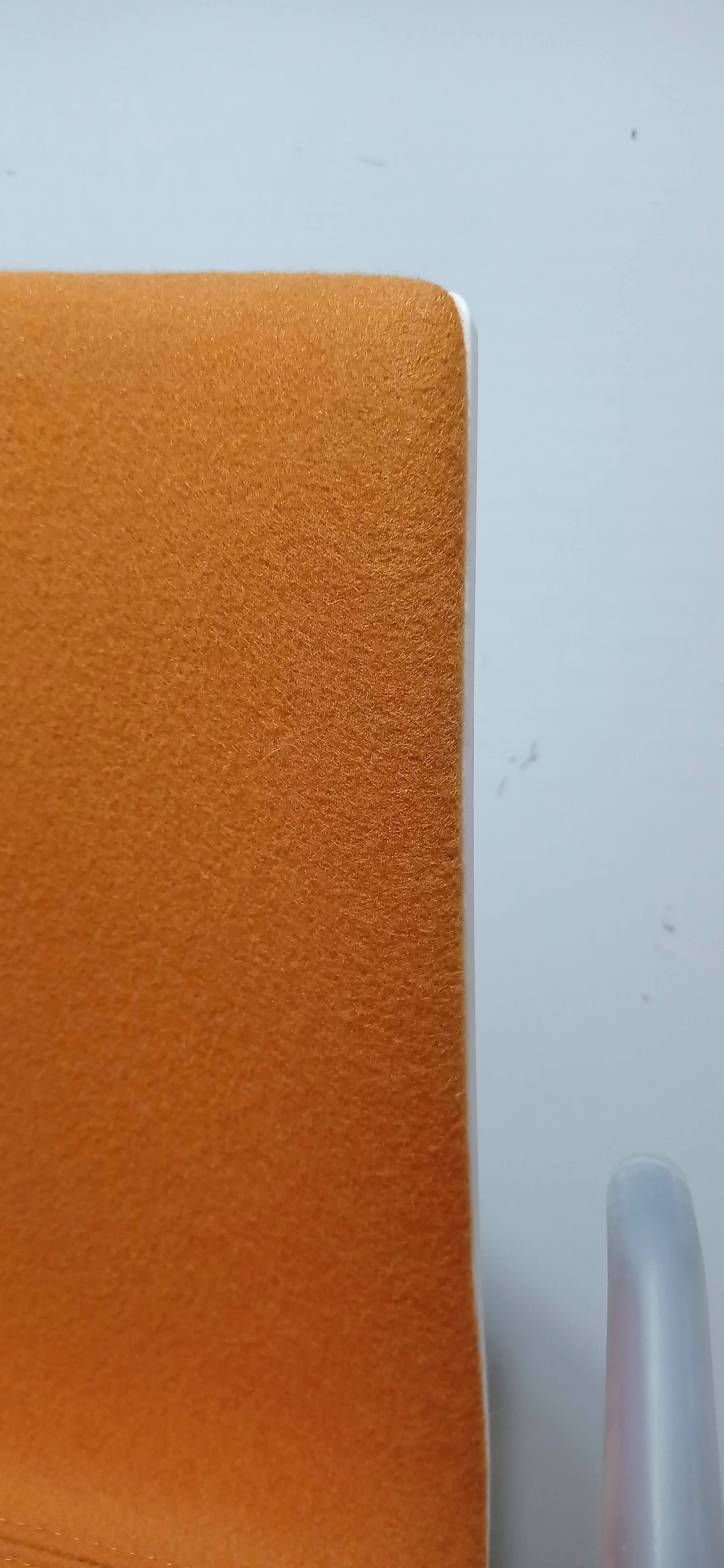 4 Sedia Catifa 46 con braccioli in tessuto Kvard arancio di Studio LAM per Arper 46