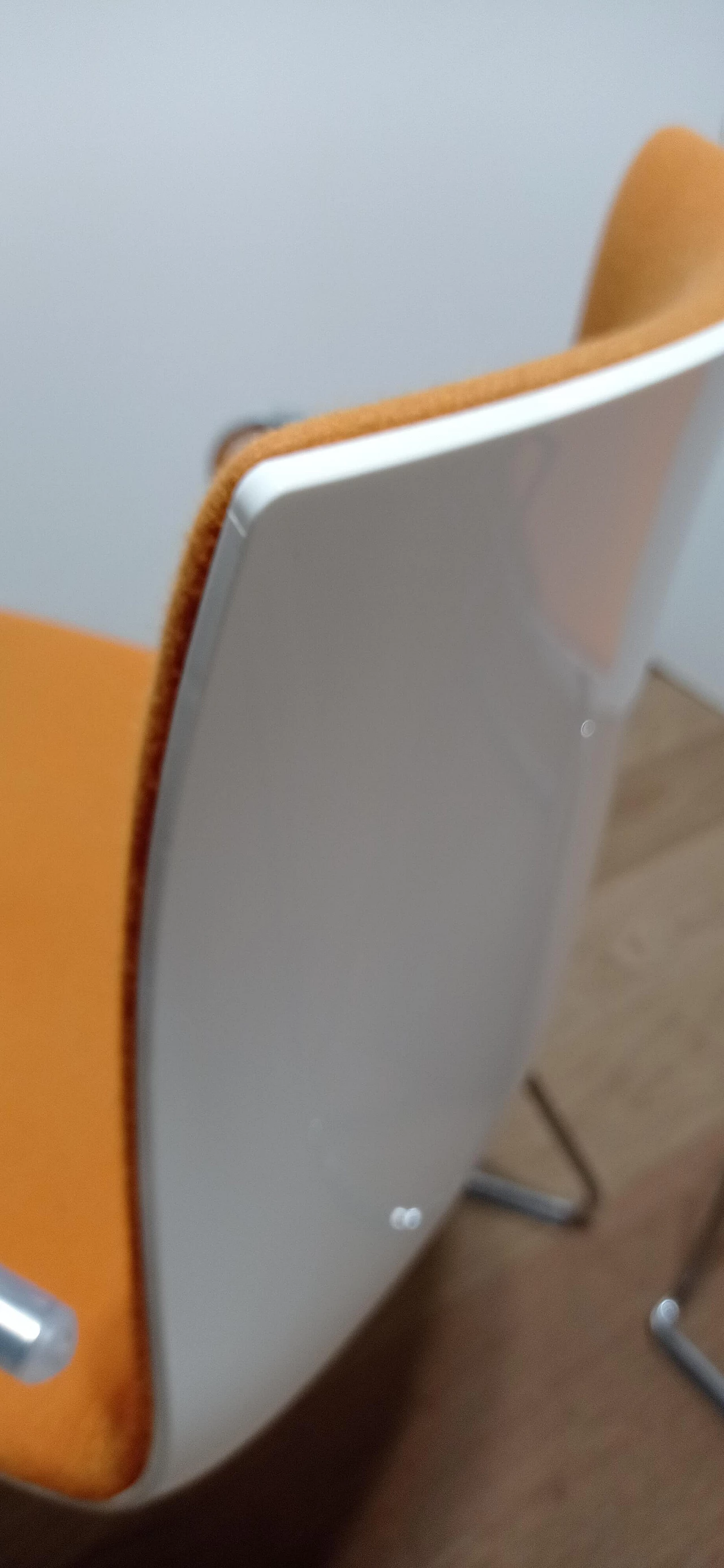 4 Sedia Catifa 46 con braccioli in tessuto Kvard arancio di Studio LAM per Arper 66