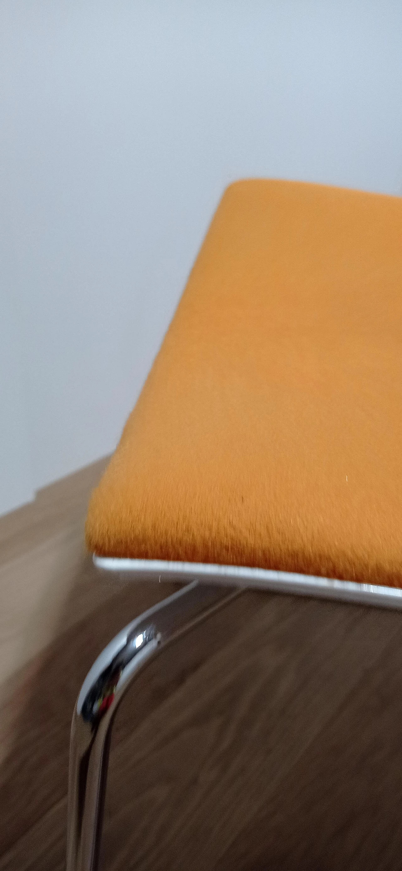 4 Sedia Catifa 46 con braccioli in tessuto Kvard arancio di Studio LAM per Arper 69