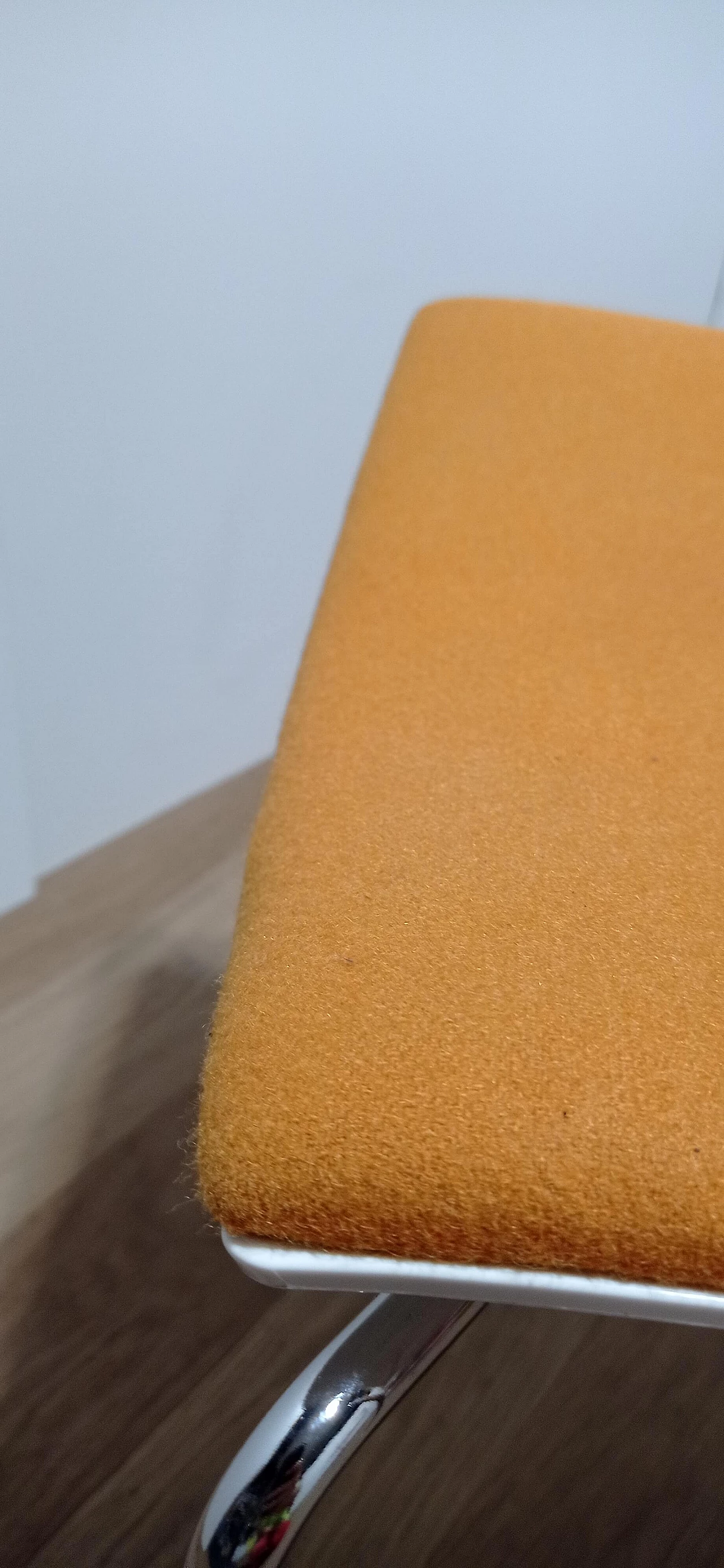 4 Sedia Catifa 46 con braccioli in tessuto Kvard arancio di Studio LAM per Arper 70