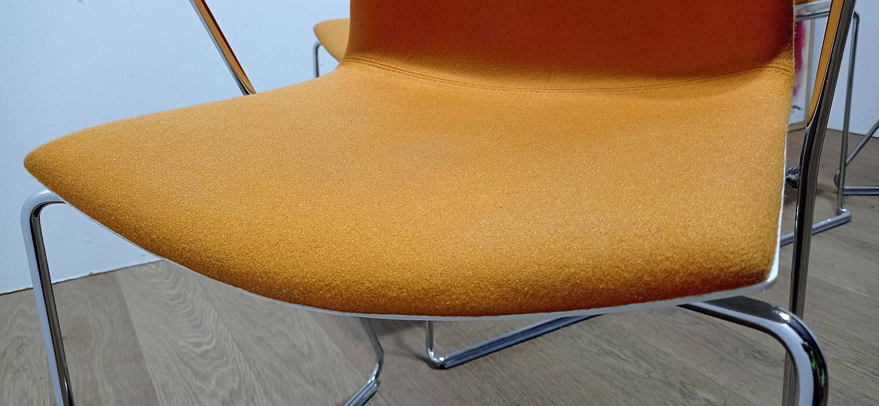 4 Sedia Catifa 46 con braccioli in tessuto Kvard arancio di Studio LAM per Arper 74