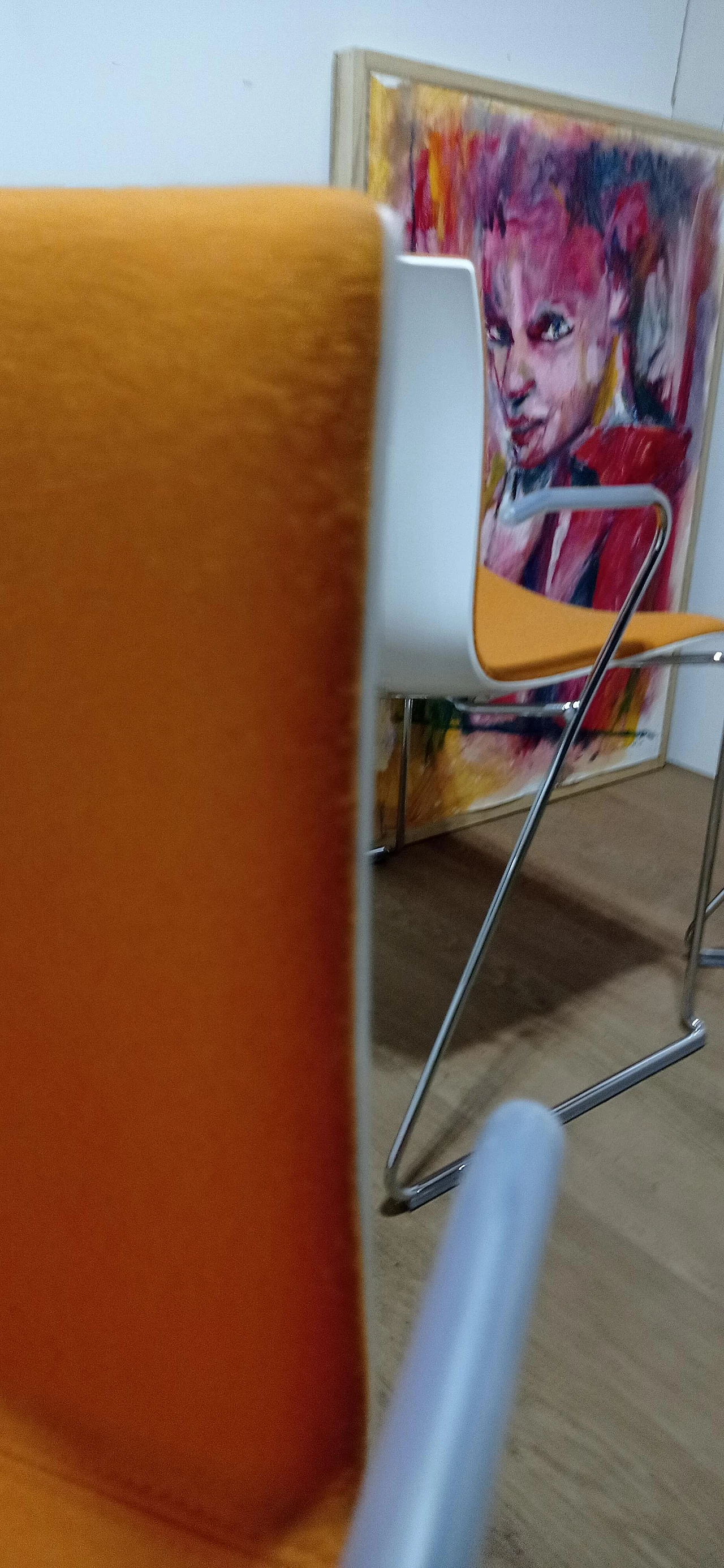 4 Sedia Catifa 46 con braccioli in tessuto Kvard arancio di Studio LAM per Arper 78