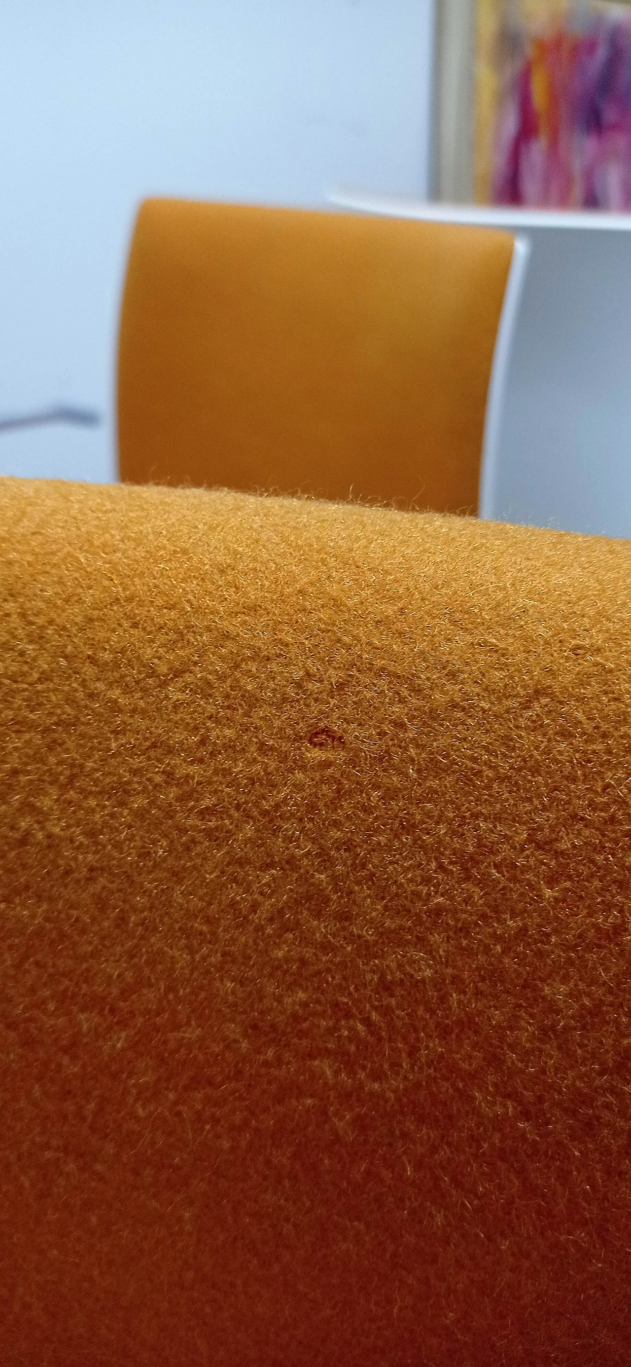 4 Sedia Catifa 46 con braccioli in tessuto Kvard arancio di Studio LAM per Arper 81