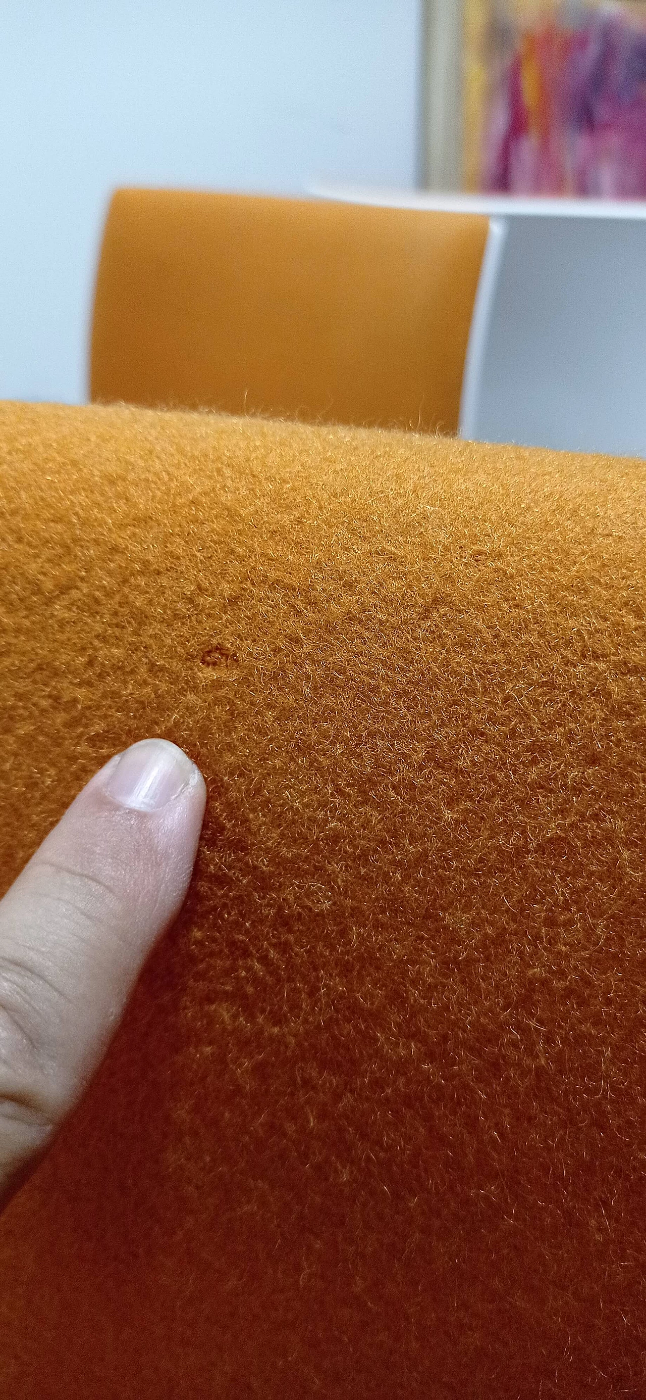 4 Sedia Catifa 46 con braccioli in tessuto Kvard arancio di Studio LAM per Arper 82