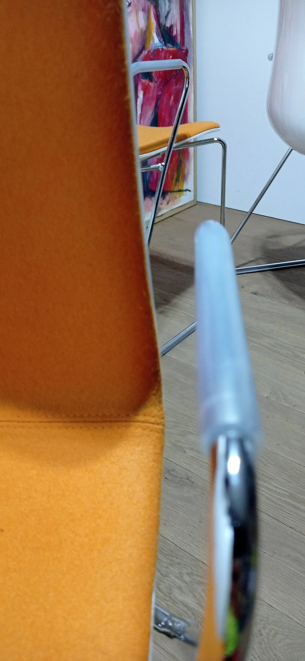 4 Sedia Catifa 46 con braccioli in tessuto Kvard arancio di Studio LAM per Arper 84