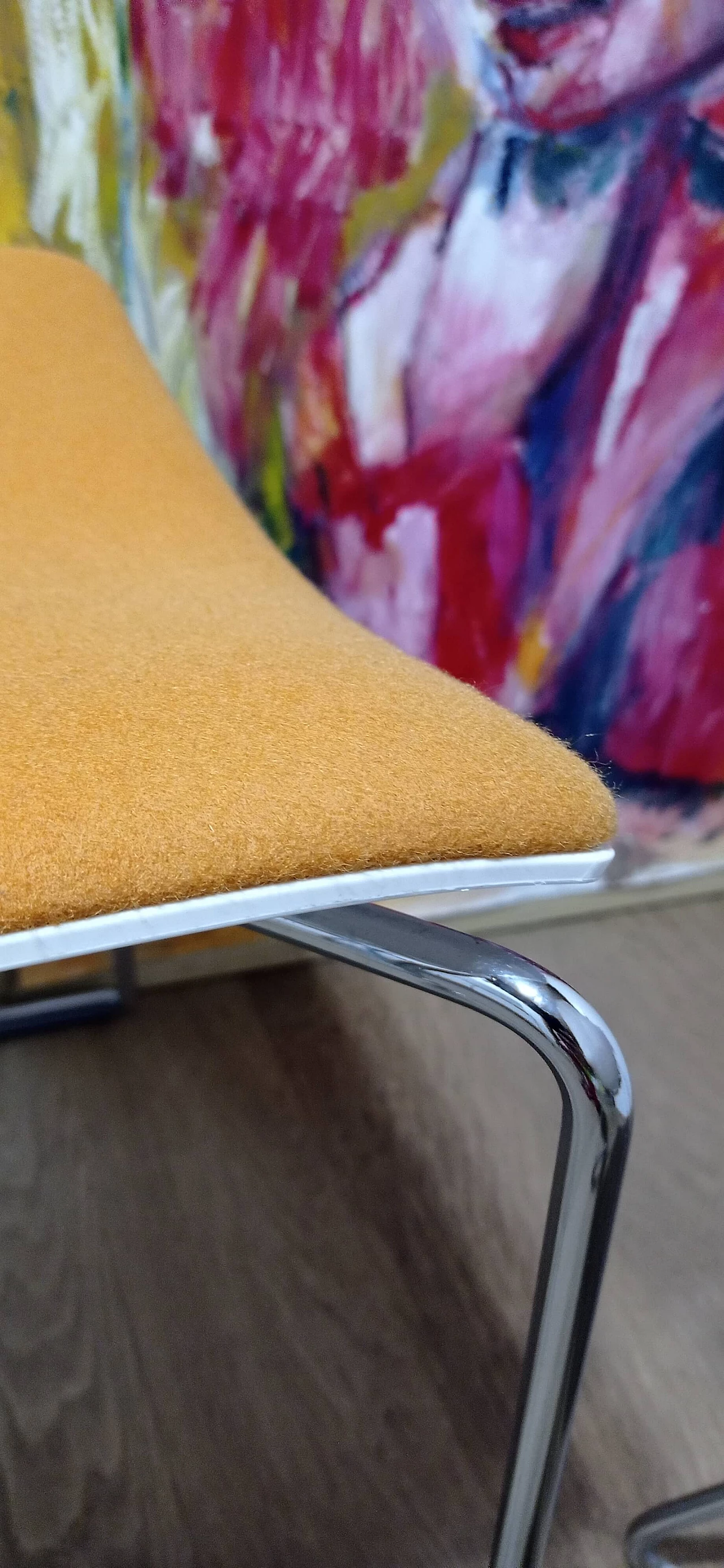 4 Sedia Catifa 46 con braccioli in tessuto Kvard arancio di Studio LAM per Arper 95