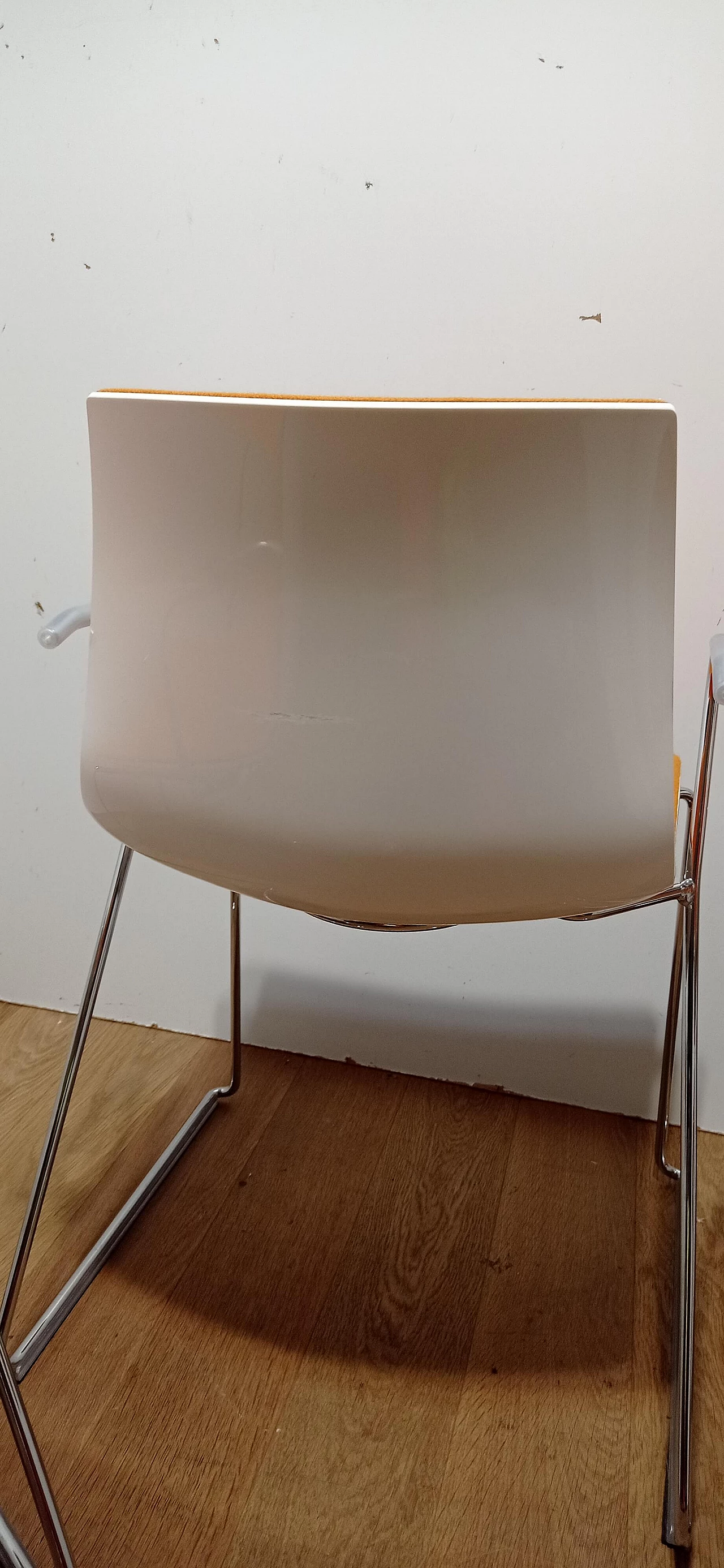 4 Sedia Catifa 46 con braccioli in tessuto Kvard arancio di Studio LAM per Arper 111