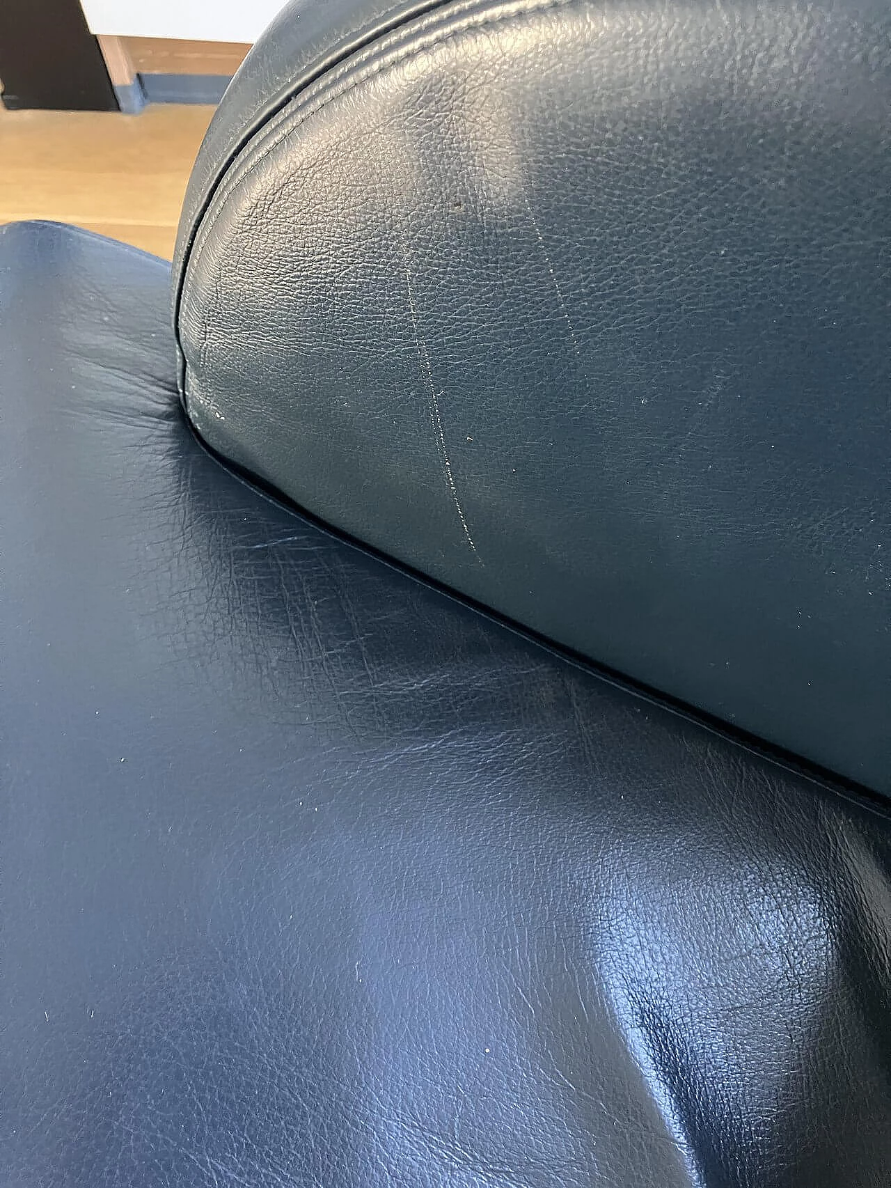 Oriente armchair in dark blue Maxalto leather by Antonio Citterio for B&B Italia 8
