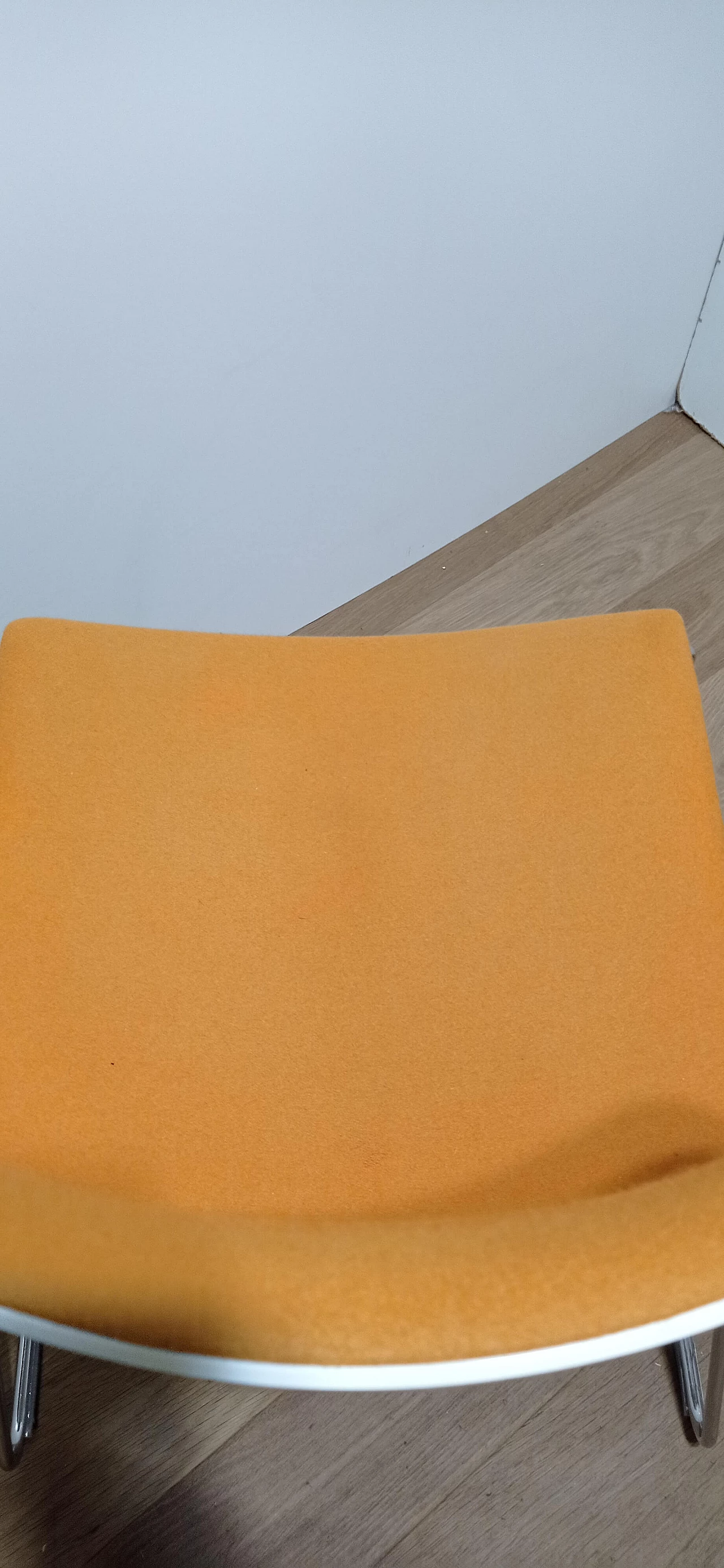 4 Sedia Catifa 46 con braccioli in tessuto Kvard arancio di Studio LAM per Arper 120