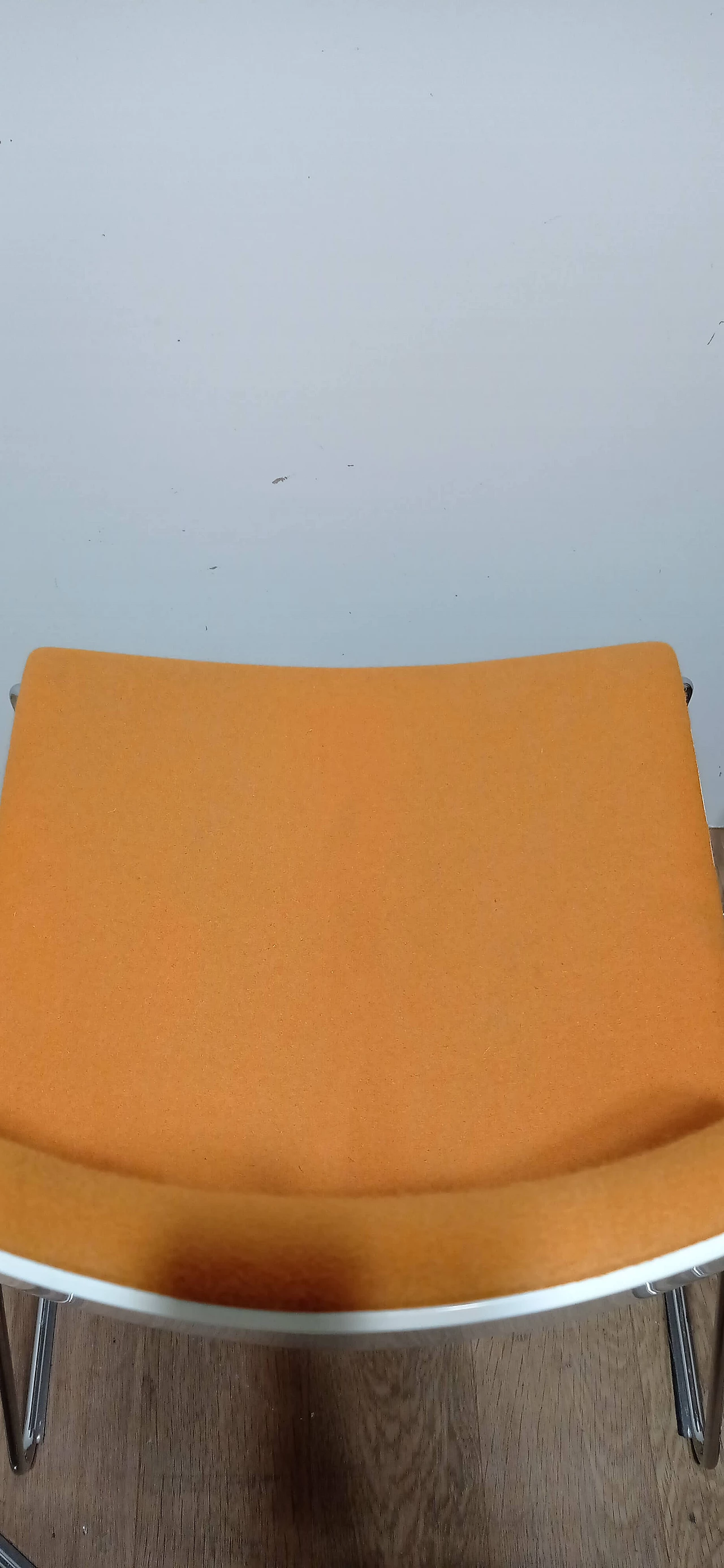 4 Sedia Catifa 46 con braccioli in tessuto Kvard arancio di Studio LAM per Arper 121