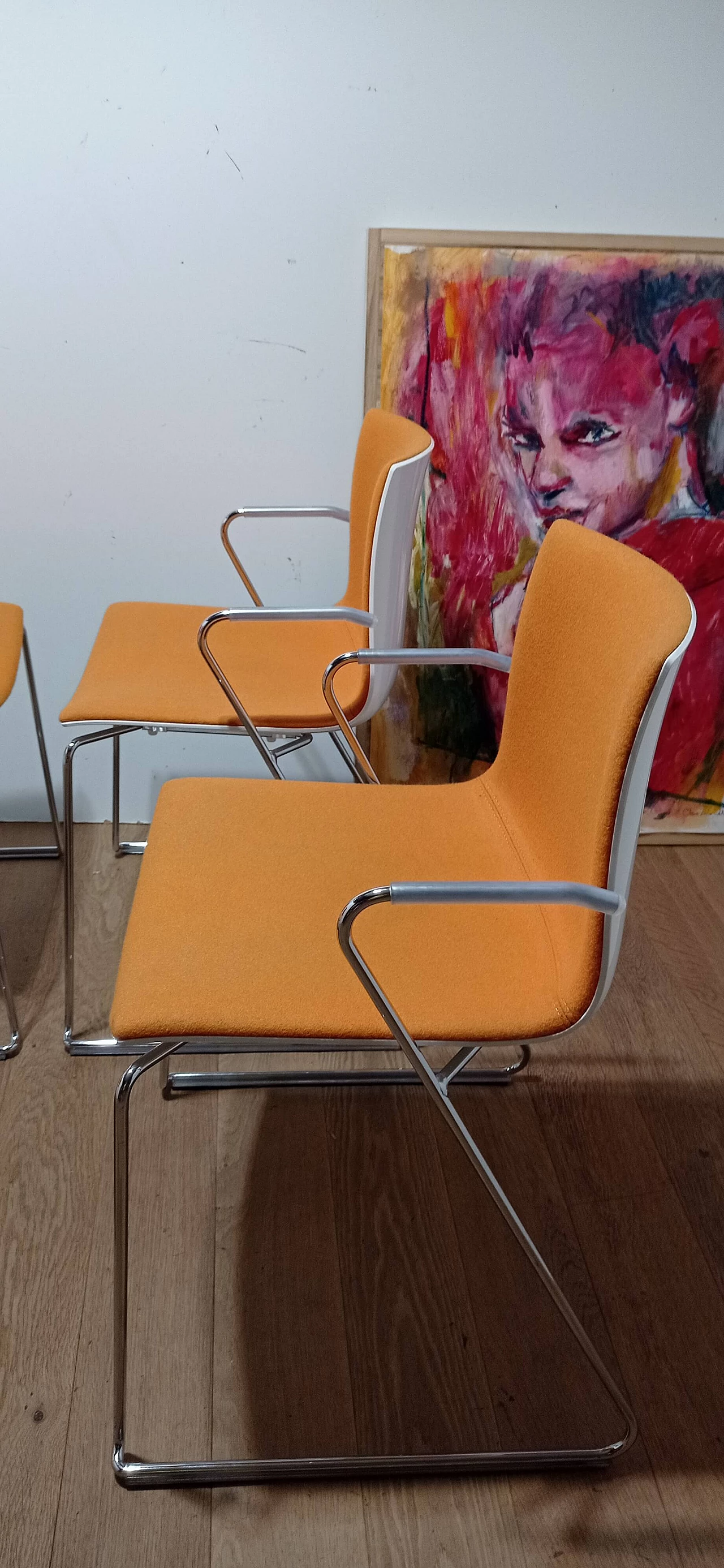 4 Sedia Catifa 46 con braccioli in tessuto Kvard arancio di Studio LAM per Arper 137
