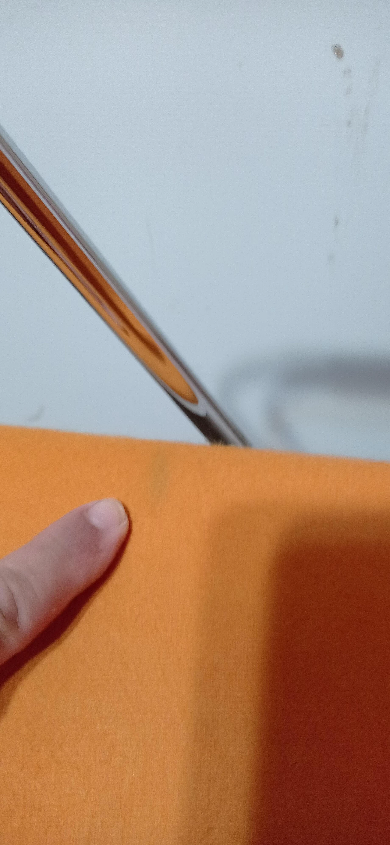 4 Sedia Catifa 46 con braccioli in tessuto Kvard arancio di Studio LAM per Arper 138