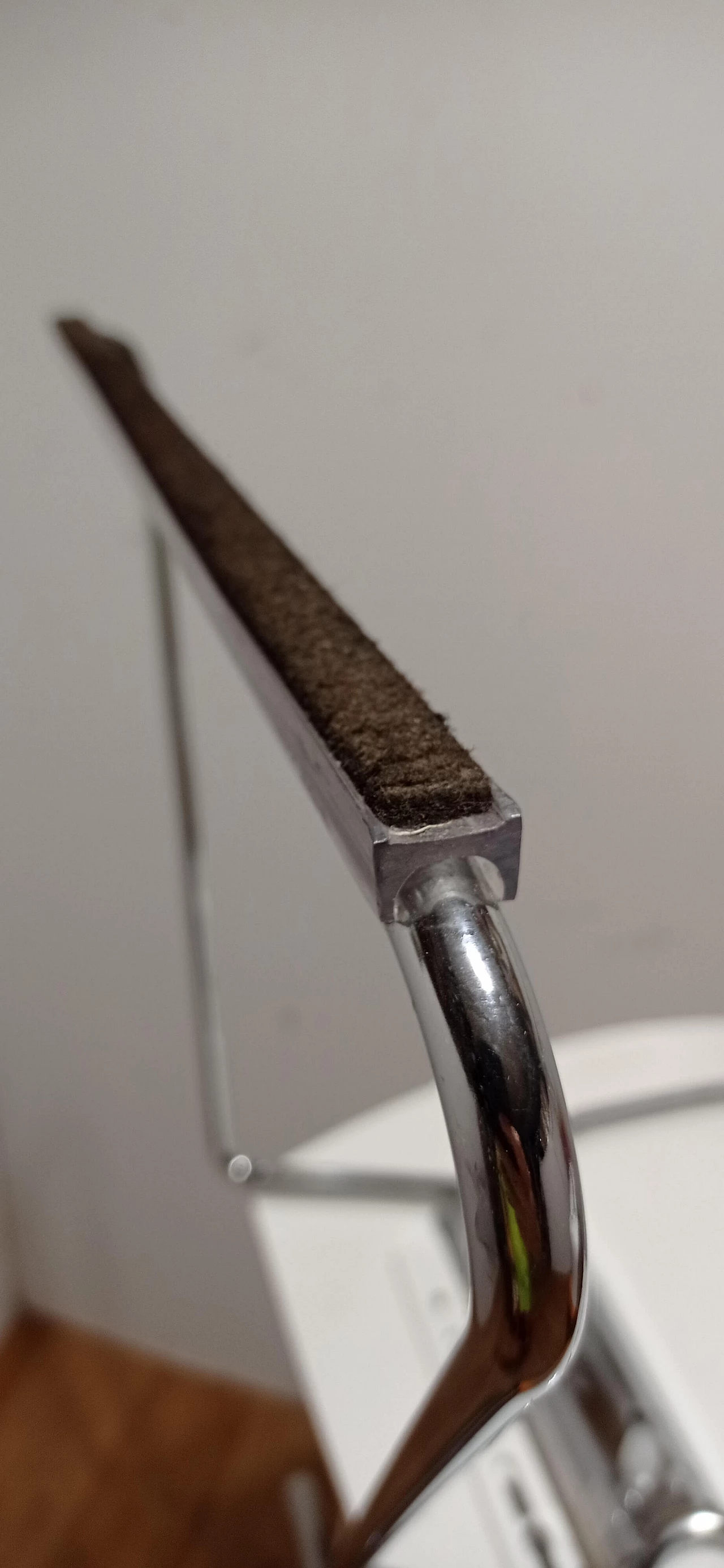 4 Sedia Catifa 46 con braccioli in tessuto Kvard arancio di Studio LAM per Arper 141