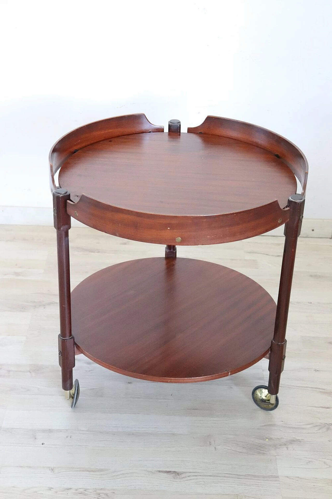 Carrello bar rotondo in teak con ruote, anni ’50 2