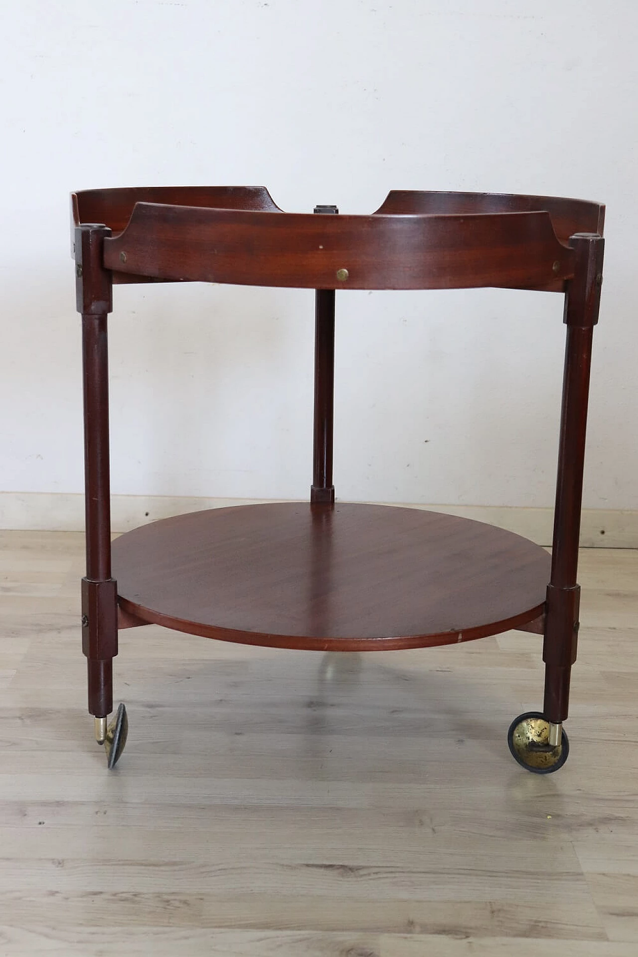 Carrello bar rotondo in teak con ruote, anni ’50 3